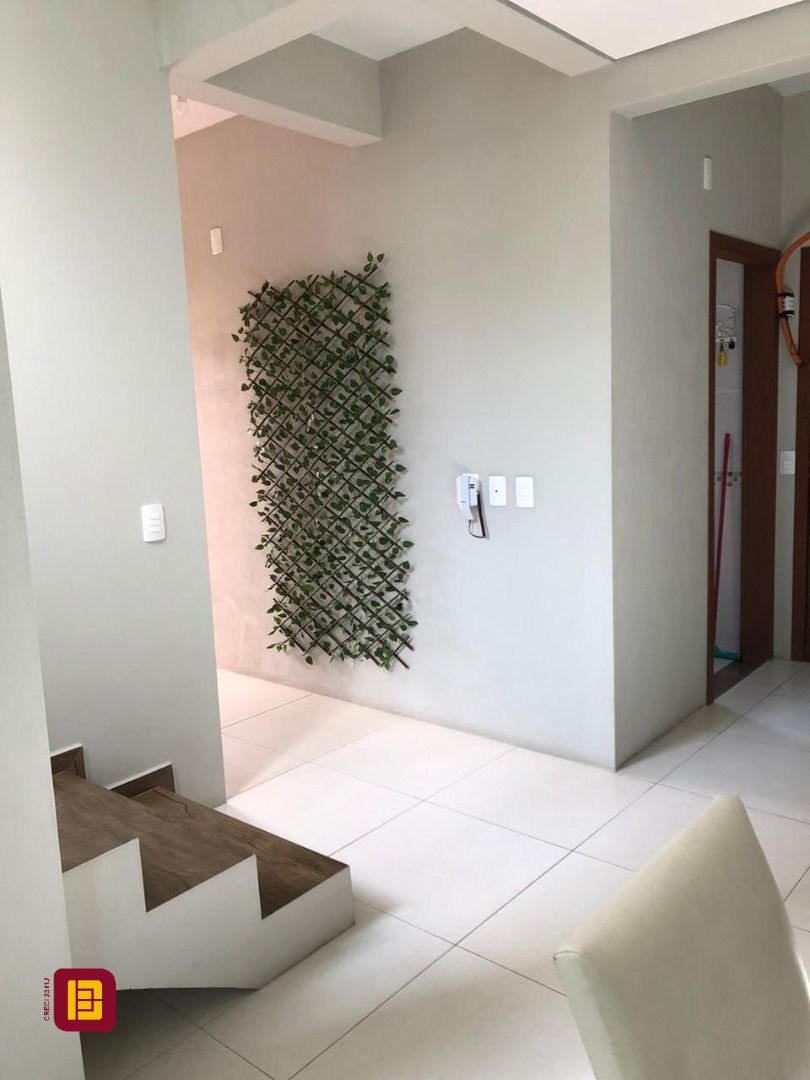Casa com 197m², 5 quartos (sendo 1 suíte), 3 garagens, no bairro Campeche em Florianópolis