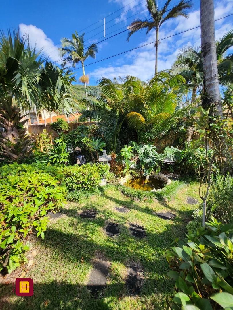 Casa com 250m², 6 quartos (sendo 2 suítes), 3 garagens, no bairro Armação do Pântano do Sul em Florianópolis