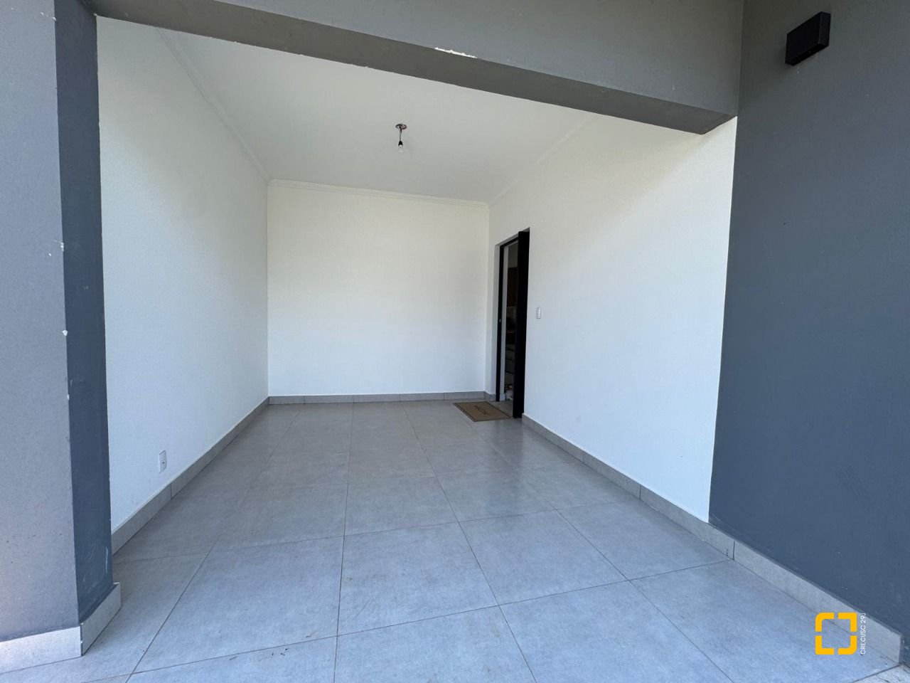 Casa com 204m², 4 quartos (sendo 1 suíte), 2 garagens, no bairro Campeche em Florianópolis