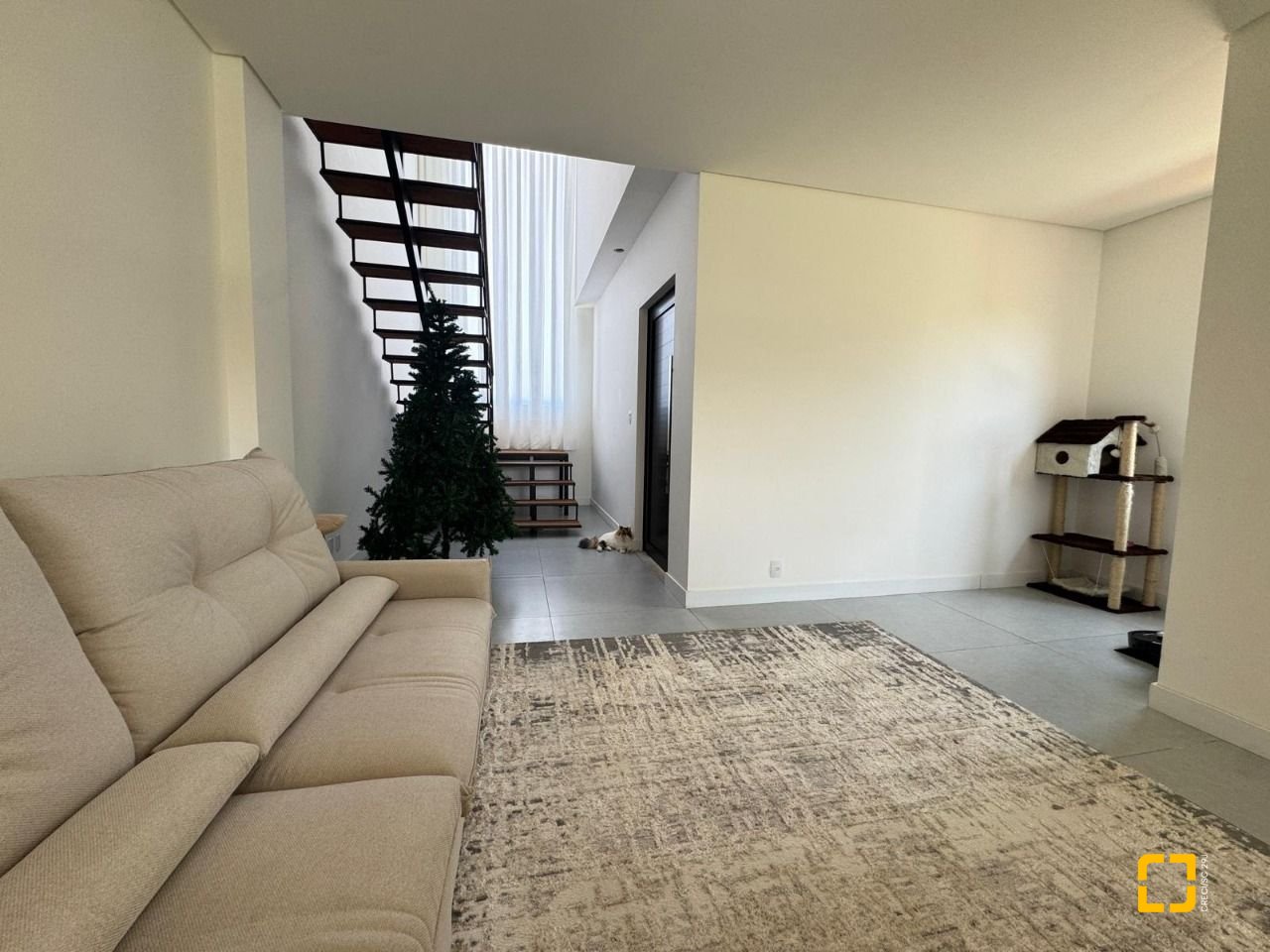 Casa com 204m², 4 quartos (sendo 1 suíte), 2 garagens, no bairro Campeche em Florianópolis