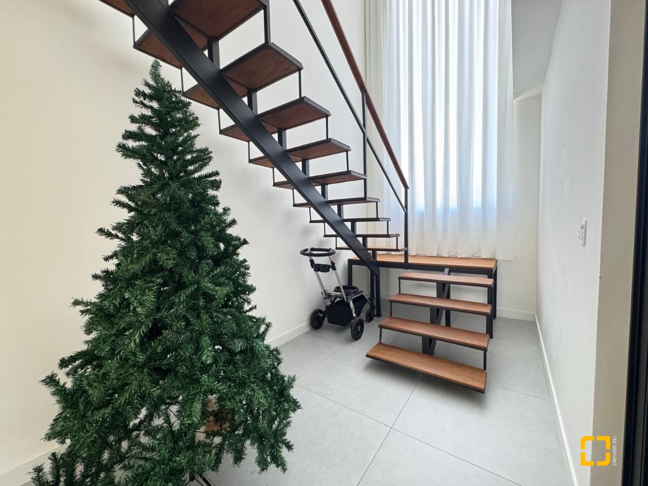 Casa com 204m², 4 quartos (sendo 1 suíte), 2 garagens, no bairro Campeche em Florianópolis
