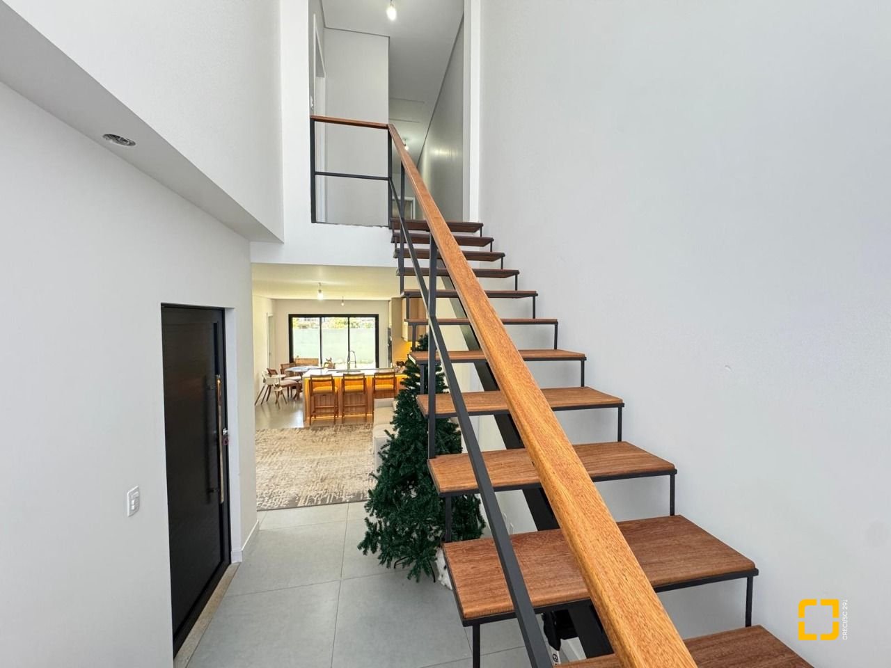 Casa com 204m², 4 quartos (sendo 1 suíte), 2 garagens, no bairro Campeche em Florianópolis
