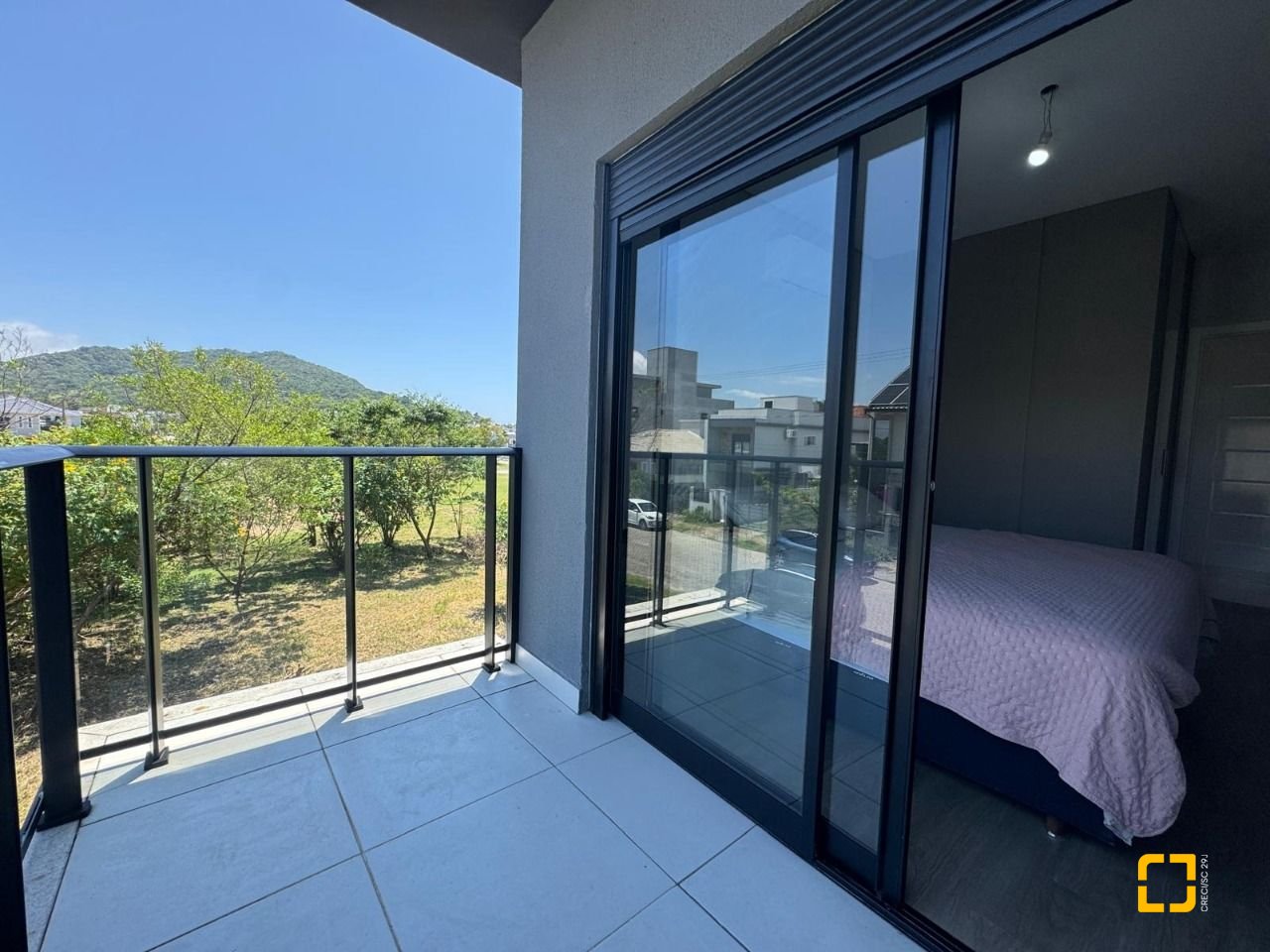 Casa com 204m², 4 quartos (sendo 1 suíte), 2 garagens, no bairro Campeche em Florianópolis