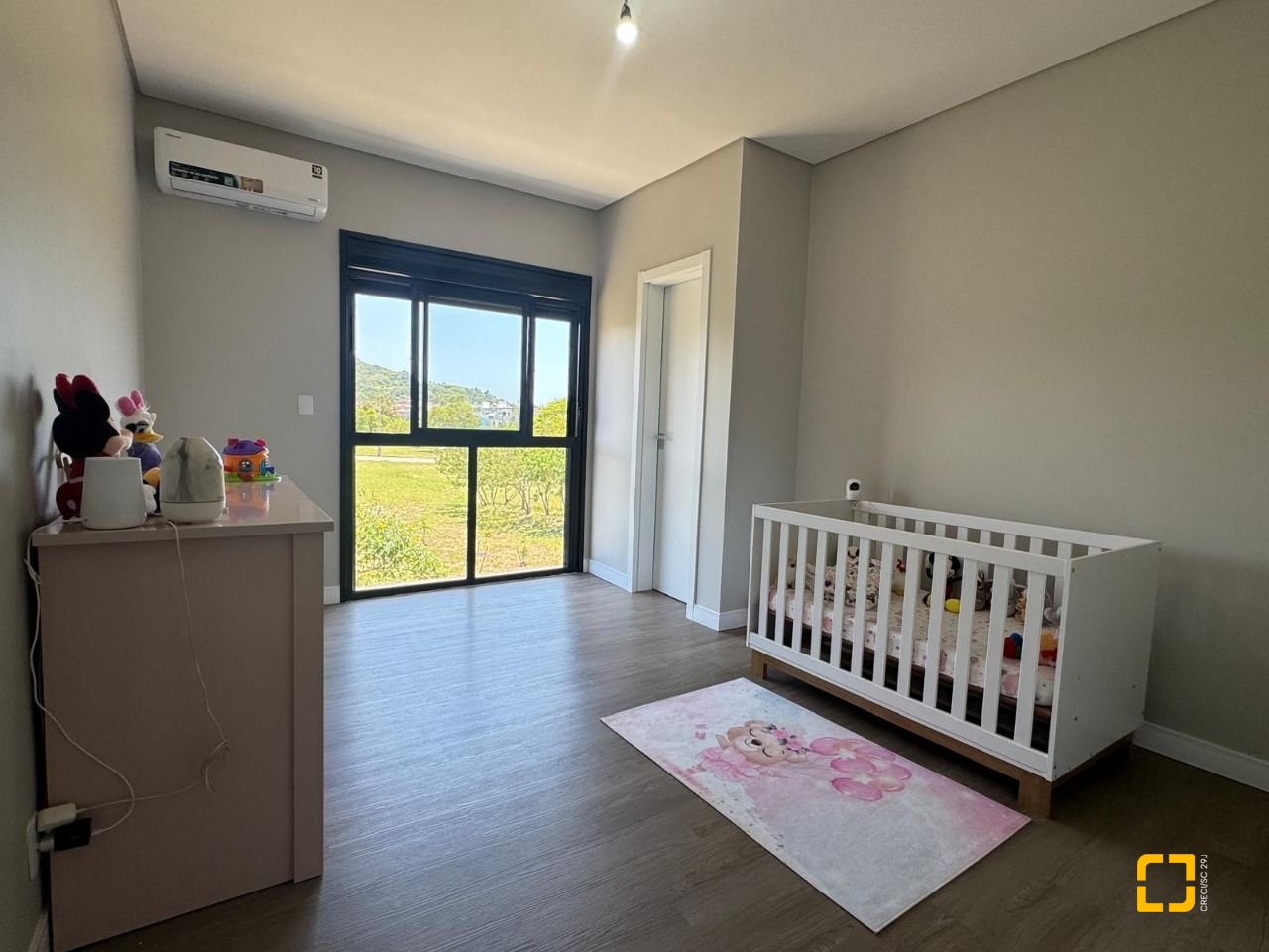 Casa com 204m², 4 quartos (sendo 1 suíte), 2 garagens, no bairro Campeche em Florianópolis