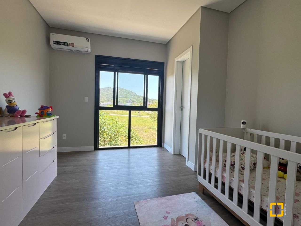 Casa com 204m², 4 quartos (sendo 1 suíte), 2 garagens, no bairro Campeche em Florianópolis