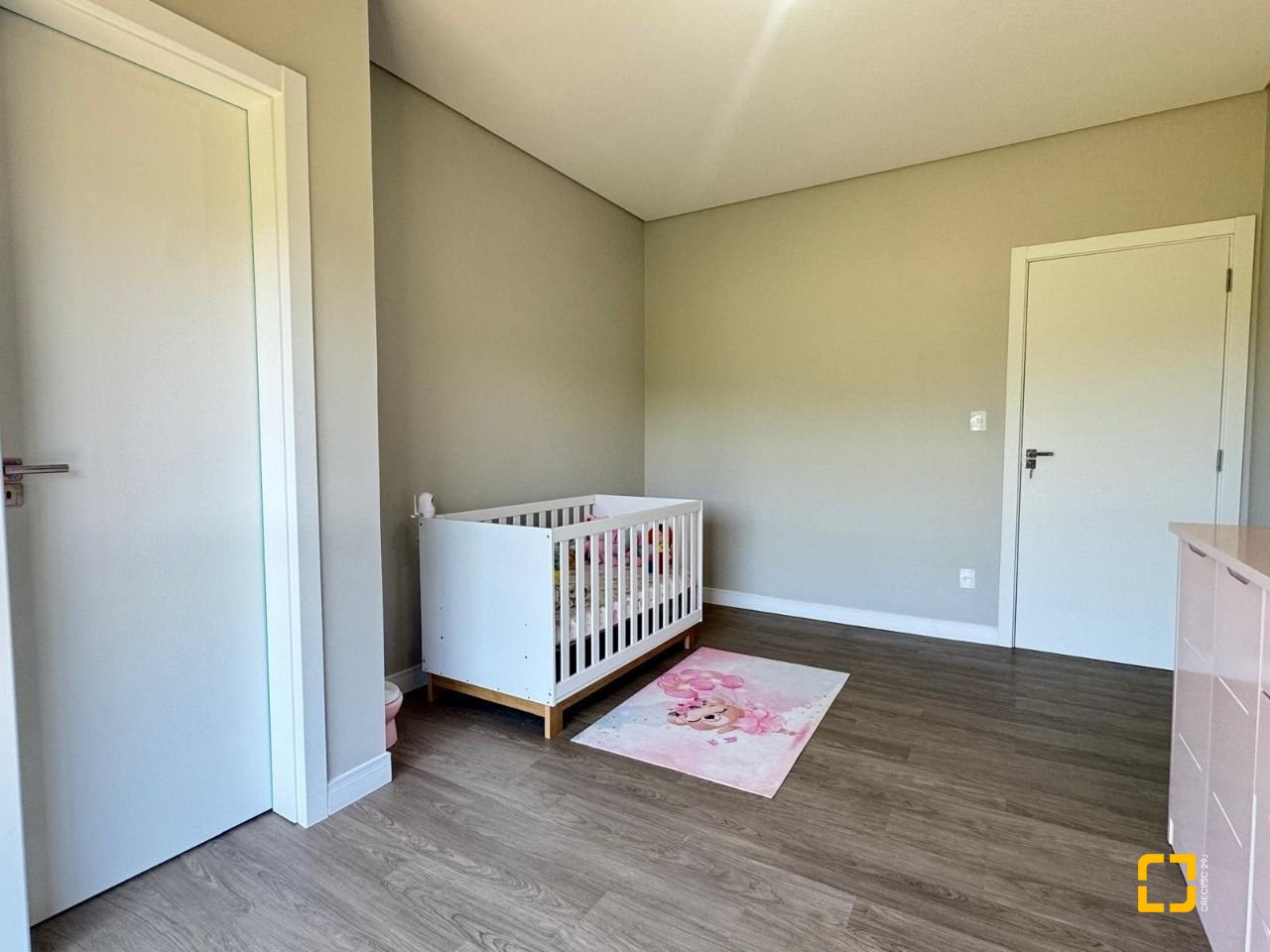 Casa com 204m², 4 quartos (sendo 1 suíte), 2 garagens, no bairro Campeche em Florianópolis