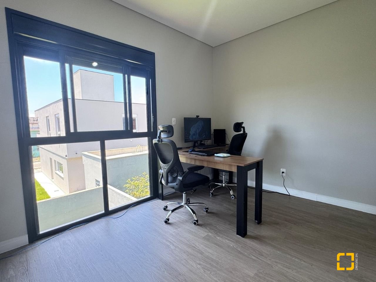 Casa com 204m², 4 quartos (sendo 1 suíte), 2 garagens, no bairro Campeche em Florianópolis
