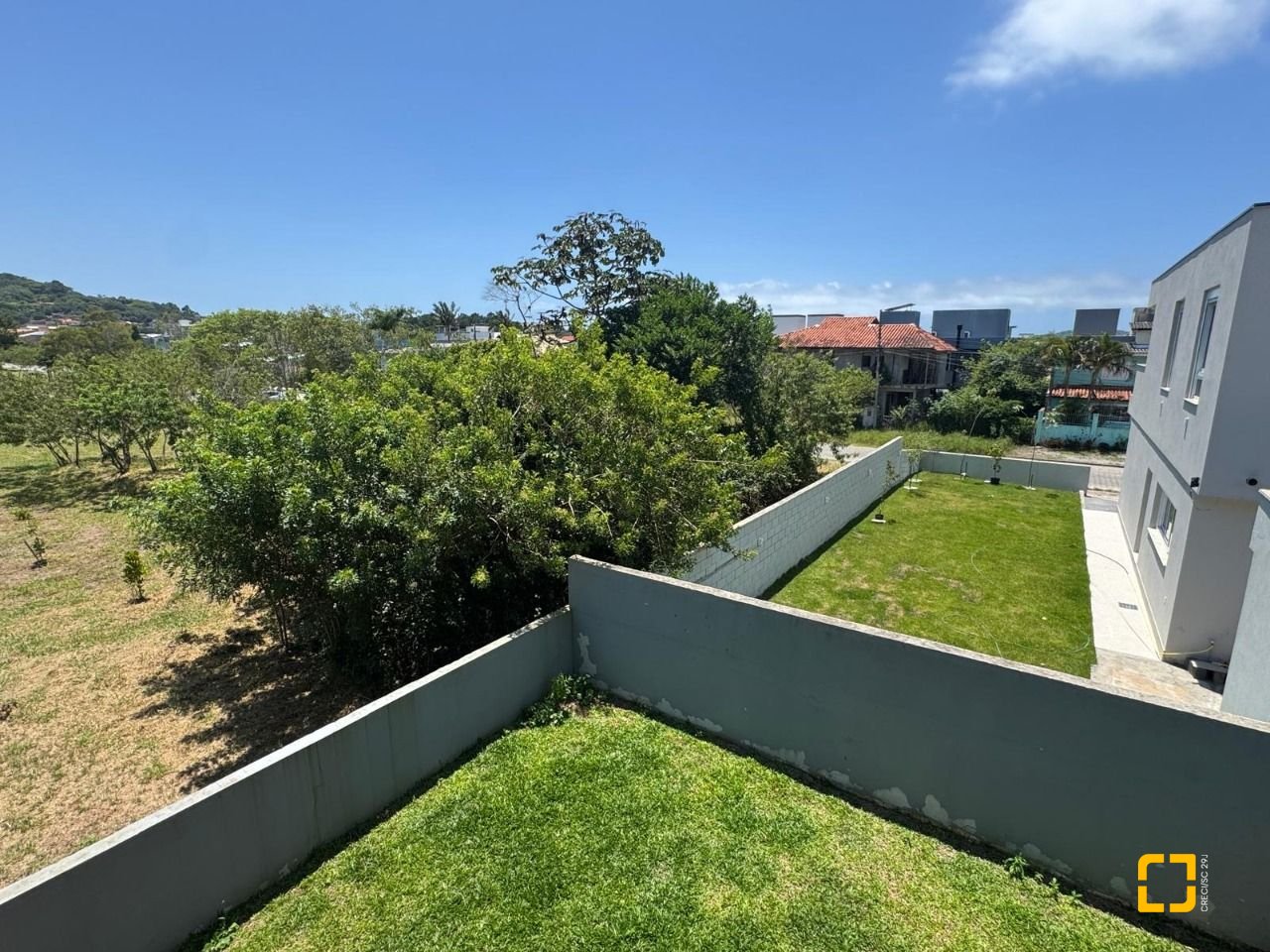 Casa com 204m², 4 quartos (sendo 1 suíte), 2 garagens, no bairro Campeche em Florianópolis