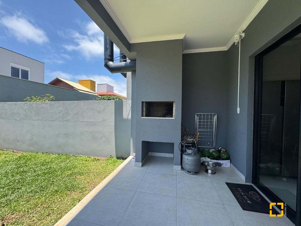 Casa com 204m², 4 quartos (sendo 1 suíte), 2 garagens, no bairro Campeche em Florianópolis