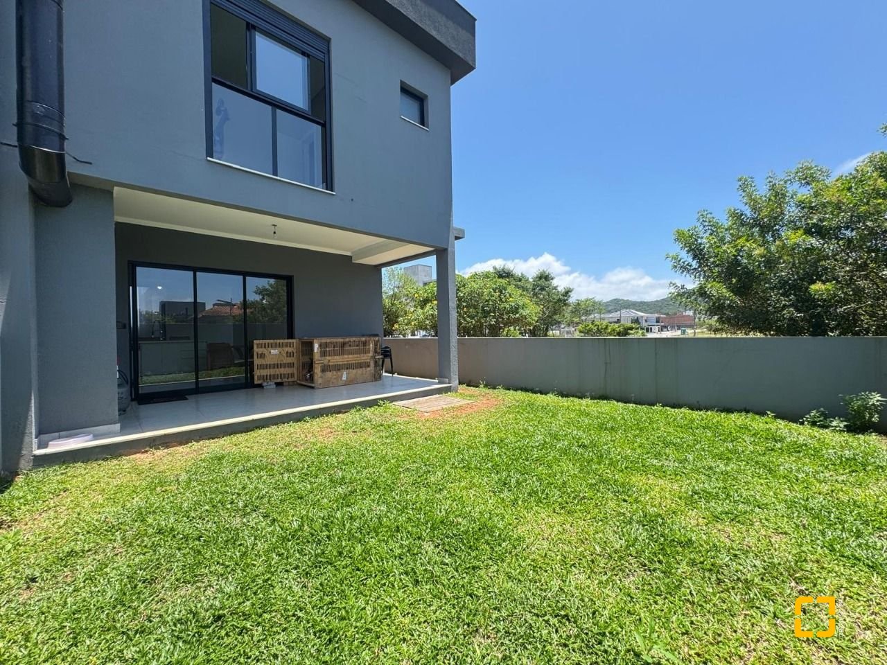 Casa com 204m², 4 quartos (sendo 1 suíte), 2 garagens, no bairro Campeche em Florianópolis