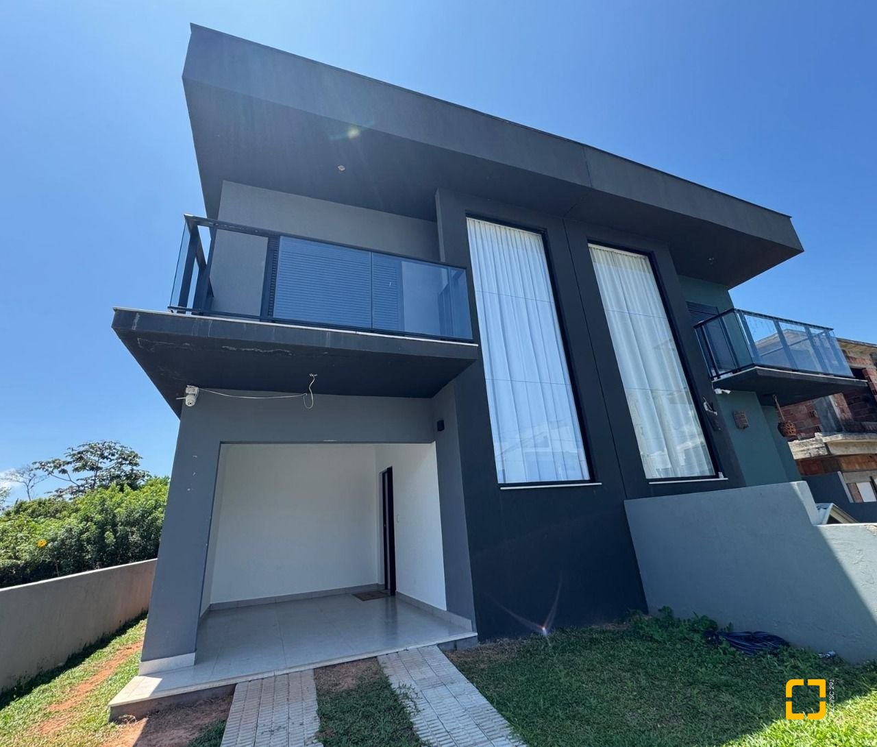 Casa com 204m², 4 quartos (sendo 1 suíte), 2 garagens, no bairro Campeche em Florianópolis