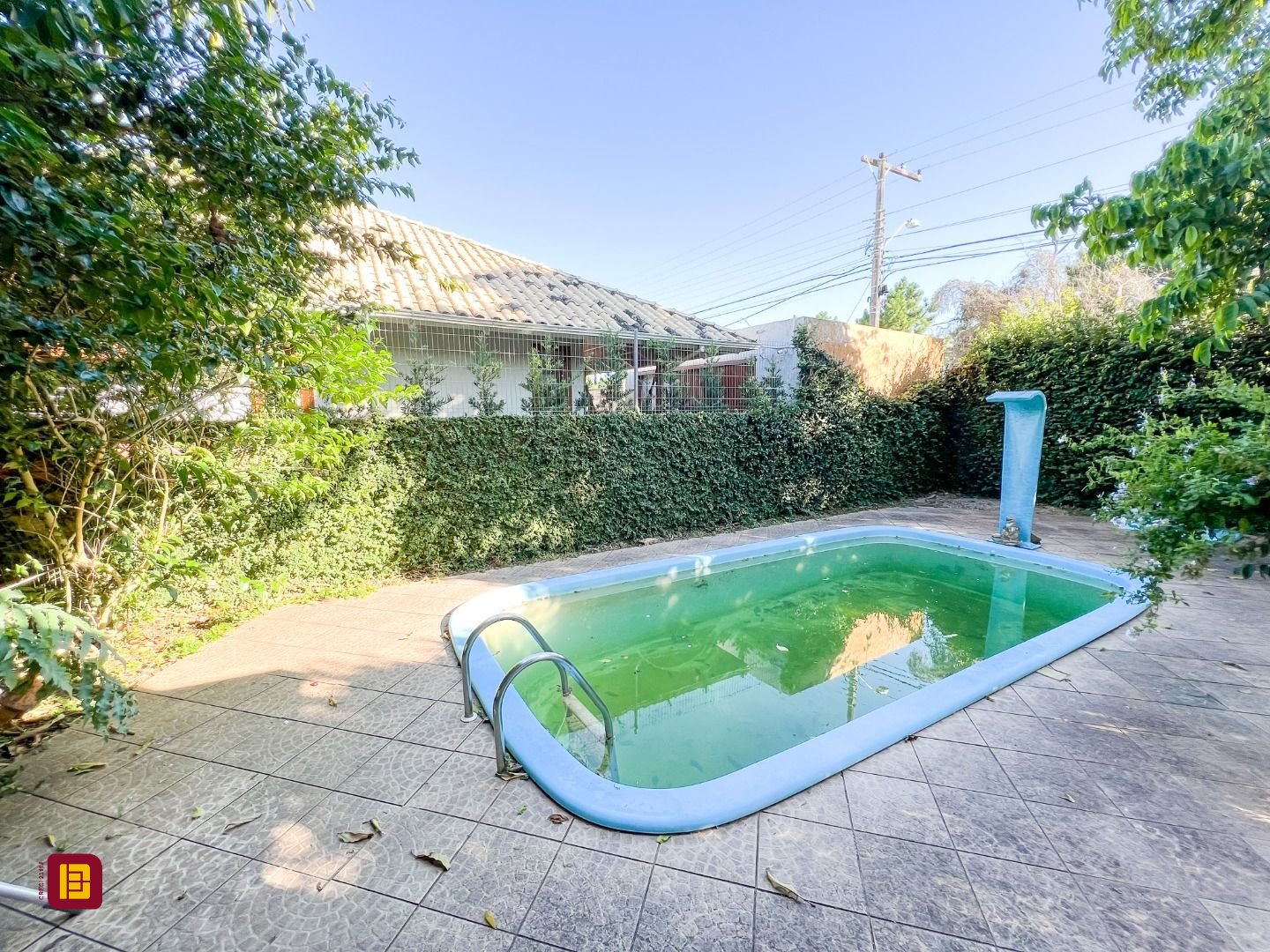 Casa com 244m², 4 quartos (sendo 1 suíte), 2 garagens, no bairro Rio Tavares em Florianópolis
