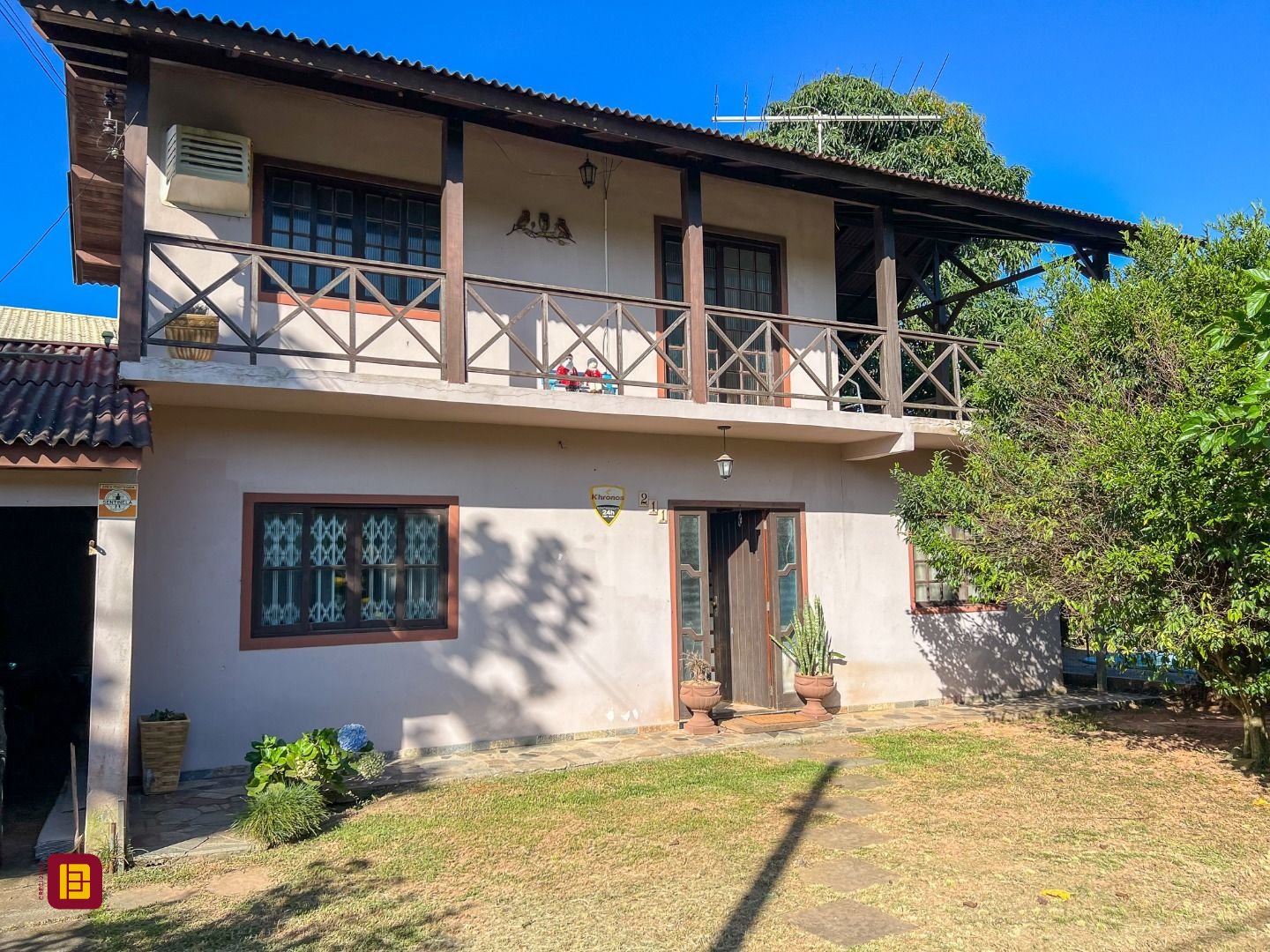 Casa com 244m², 4 quartos (sendo 1 suíte), 2 garagens, no bairro Rio Tavares em Florianópolis