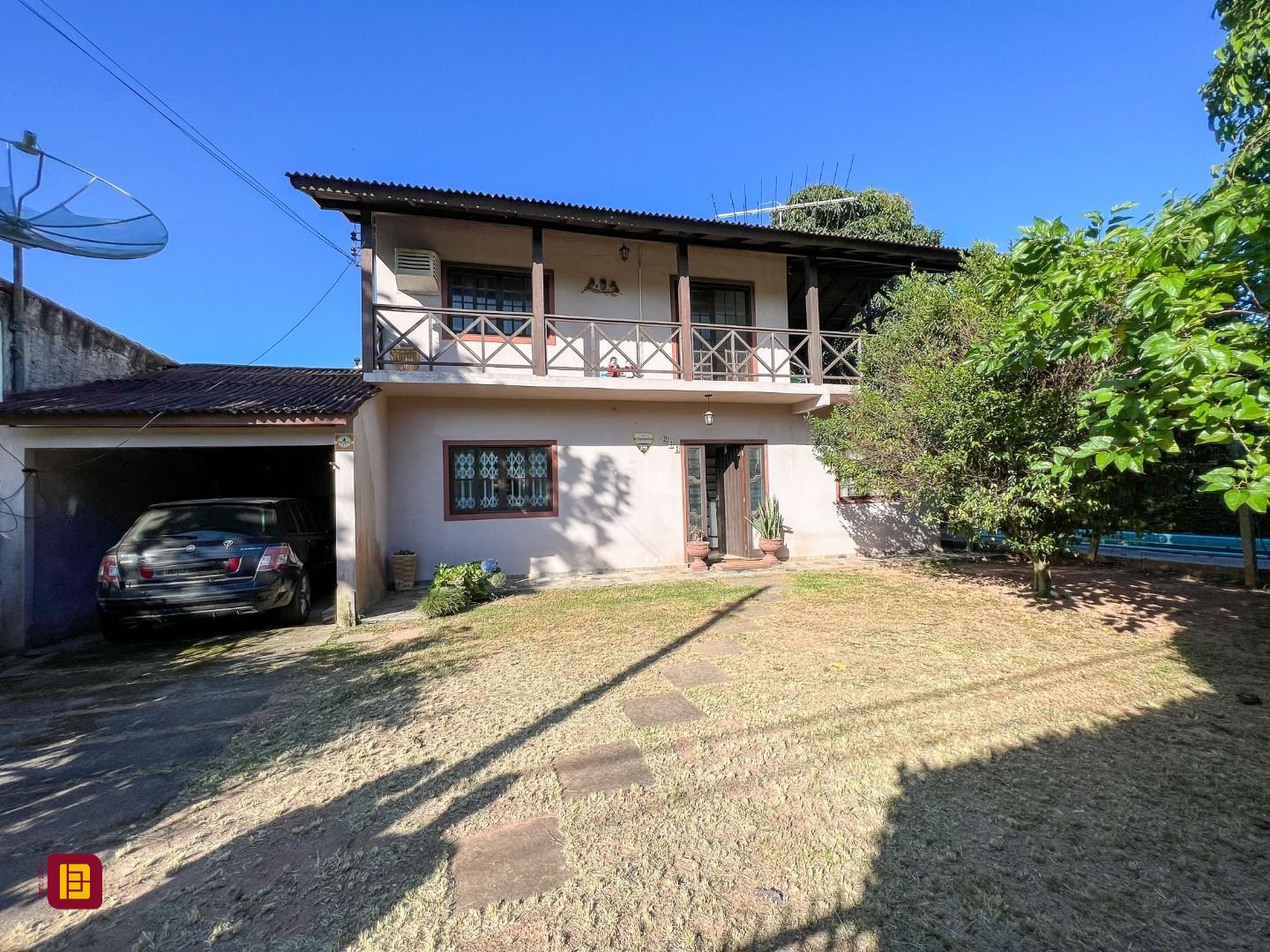 Casa com 244m², 4 quartos (sendo 1 suíte), 2 garagens, no bairro Rio Tavares em Florianópolis