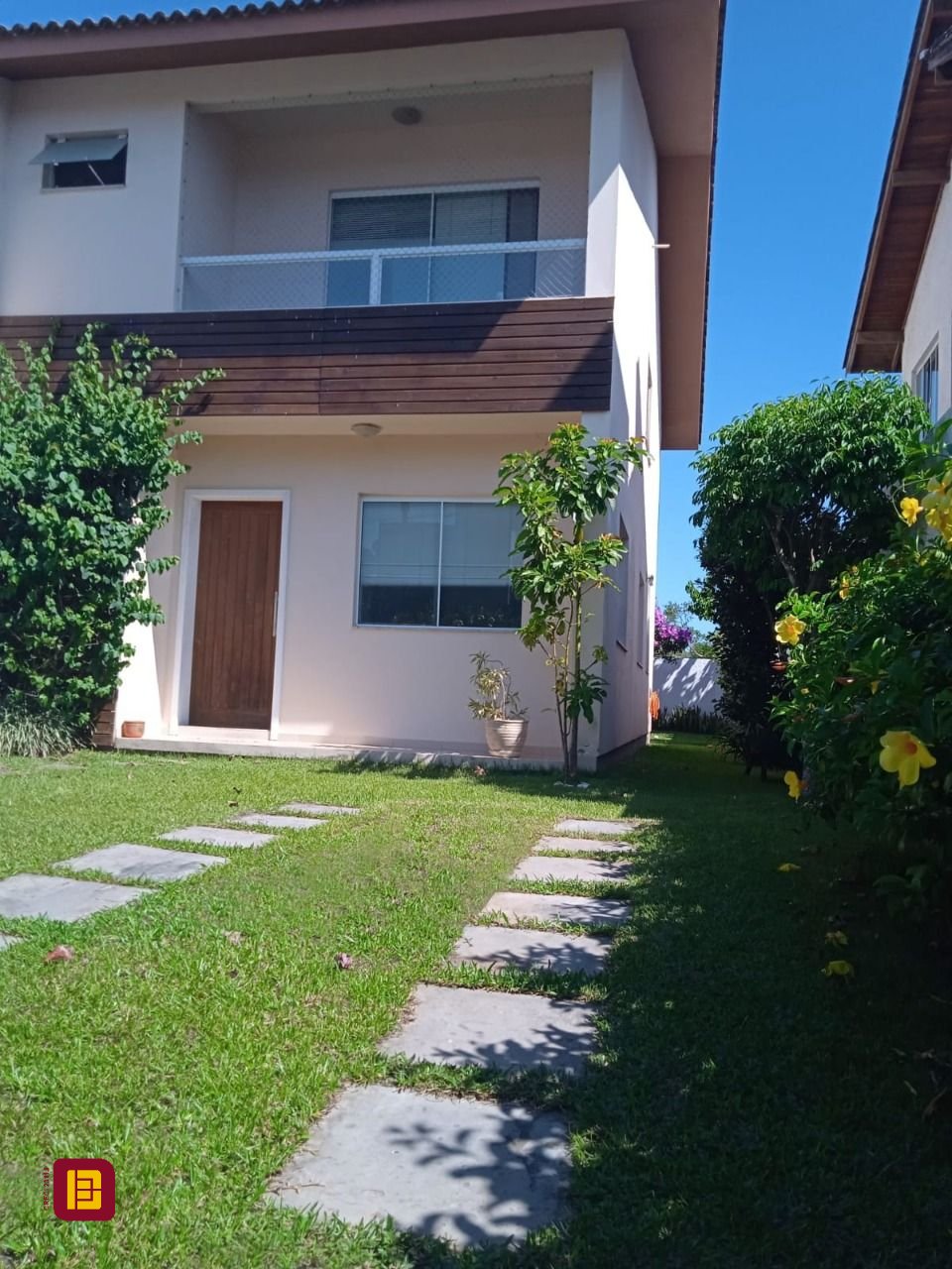 Casa com 141m², 4 quartos (sendo 1 suíte), 2 garagens, no bairro Campeche em Florianópolis