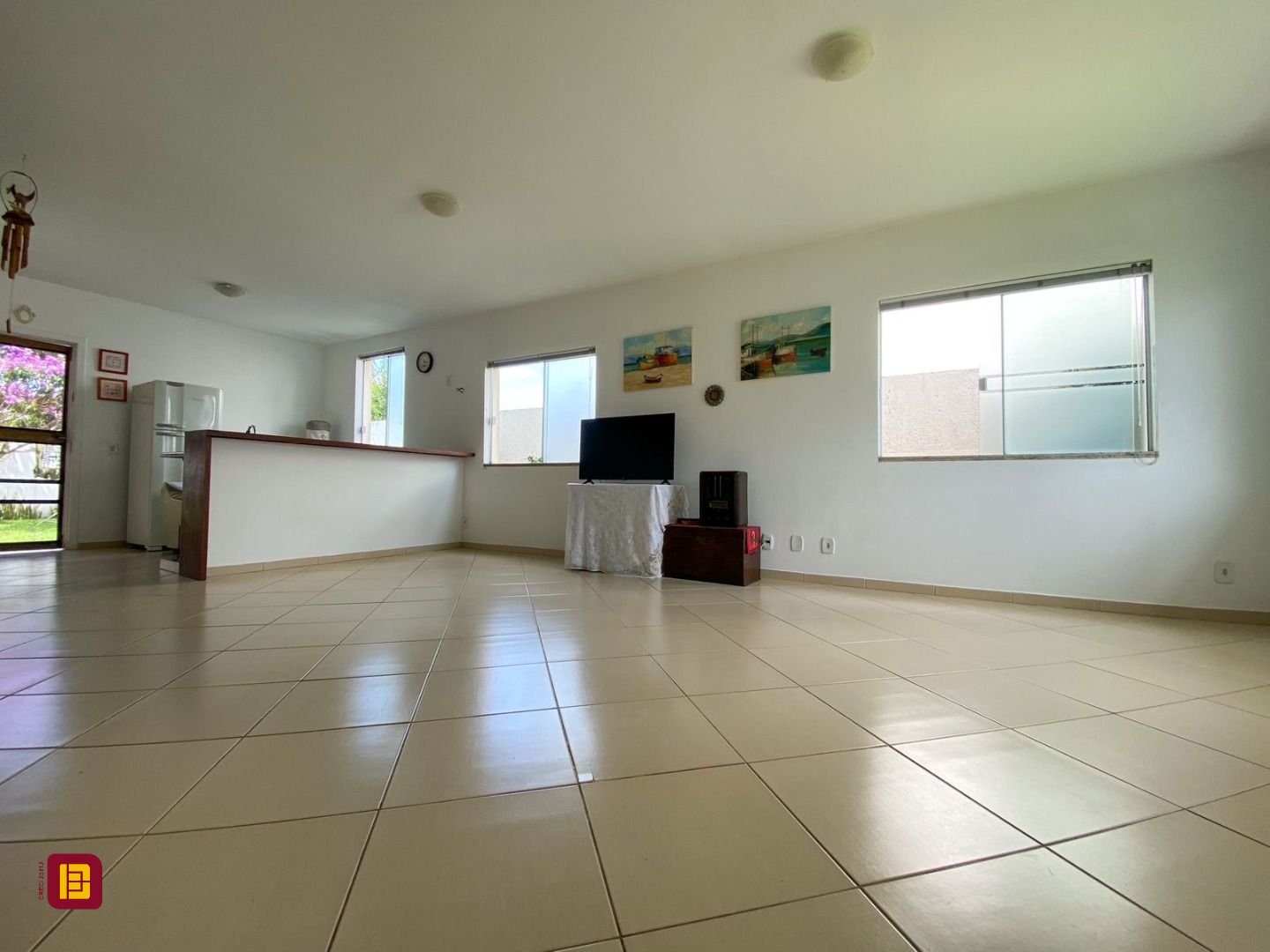 Casa com 141m², 4 quartos (sendo 1 suíte), 2 garagens, no bairro Campeche em Florianópolis