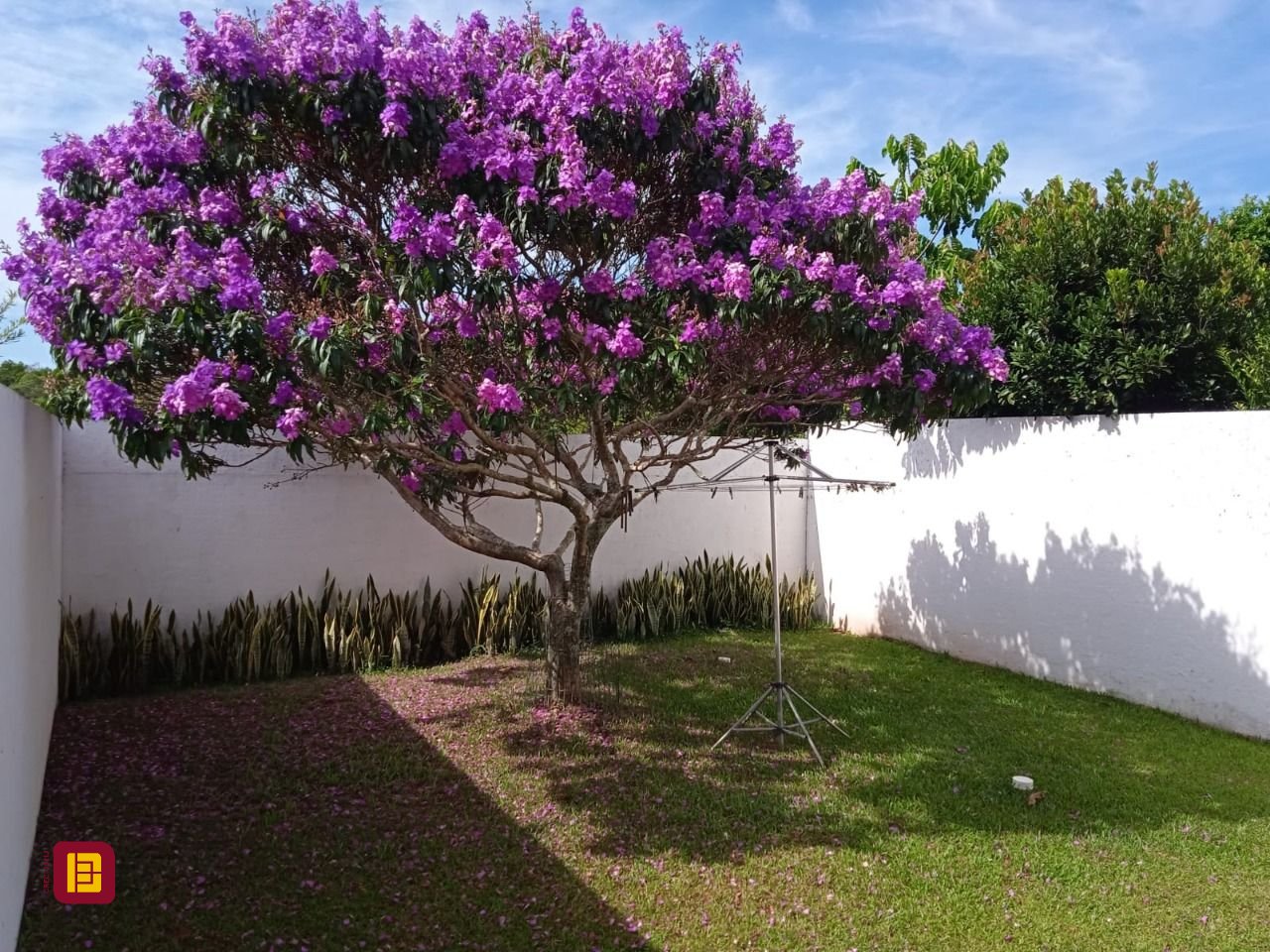 Casa com 141m², 4 quartos (sendo 1 suíte), 2 garagens, no bairro Campeche em Florianópolis
