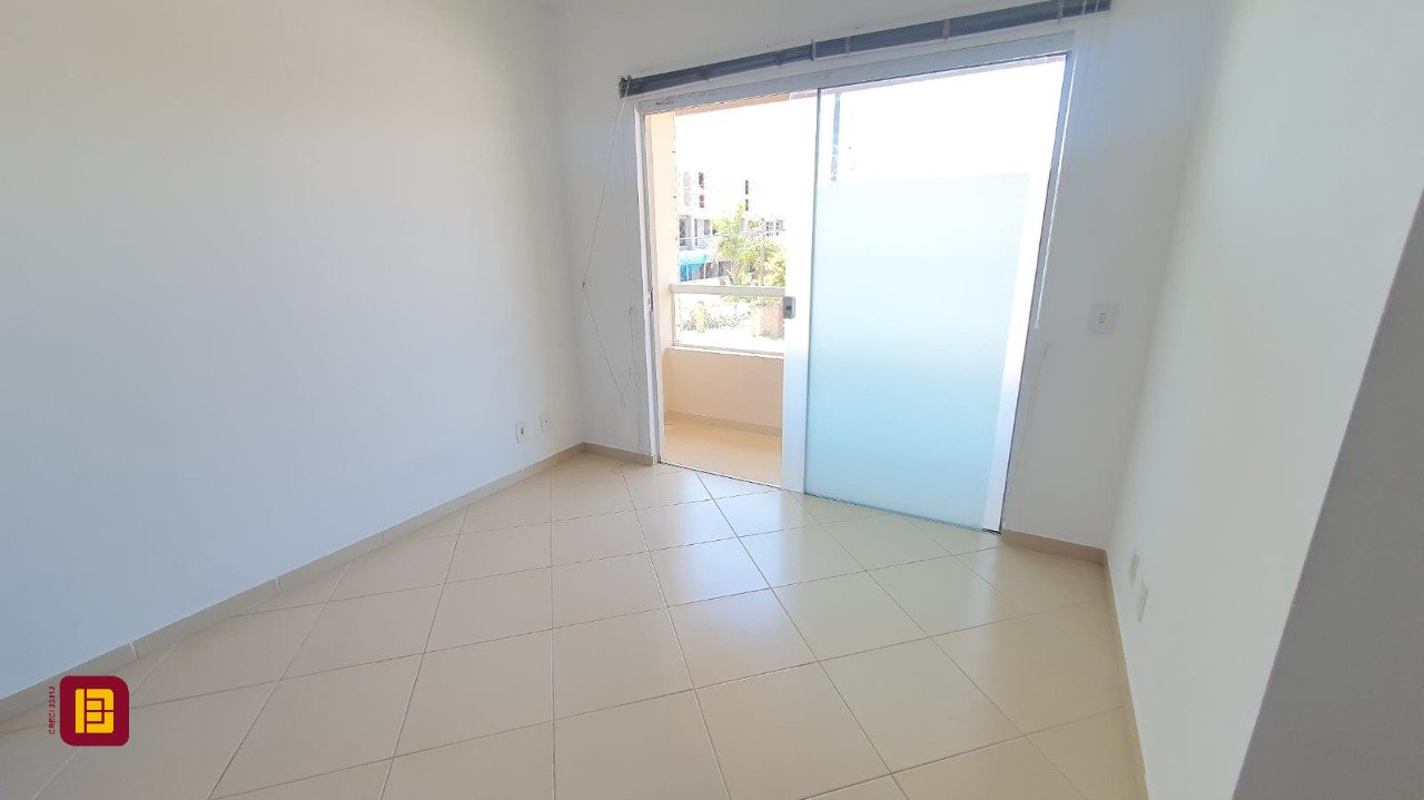 Casa com 141m², 4 quartos (sendo 1 suíte), 2 garagens, no bairro Campeche em Florianópolis