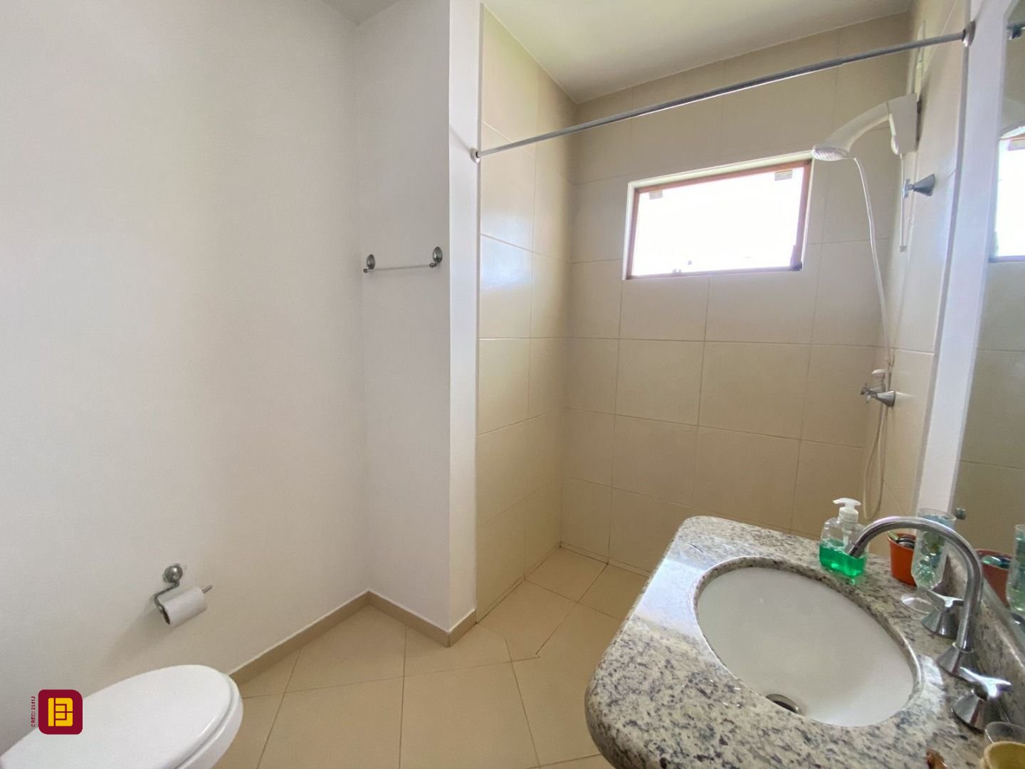 Casa com 141m², 4 quartos (sendo 1 suíte), 2 garagens, no bairro Campeche em Florianópolis