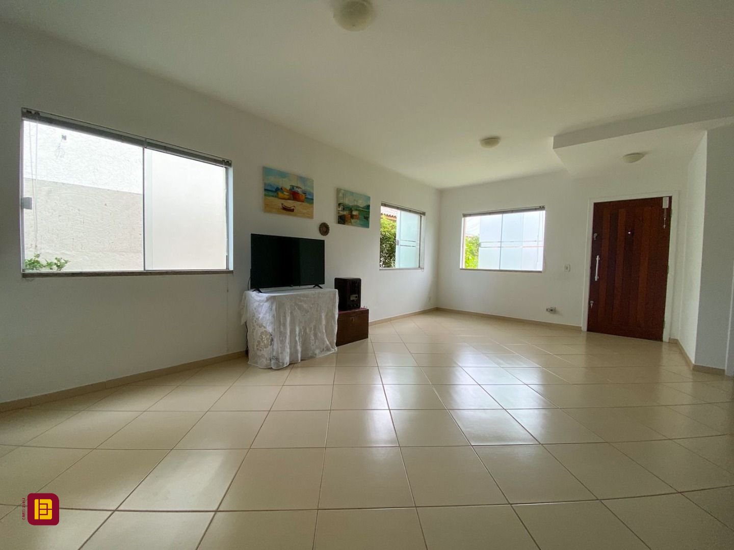 Casa com 141m², 4 quartos (sendo 1 suíte), 2 garagens, no bairro Campeche em Florianópolis