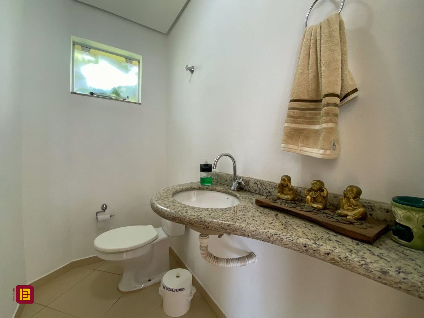 Casa com 141m², 4 quartos (sendo 1 suíte), 2 garagens, no bairro Campeche em Florianópolis