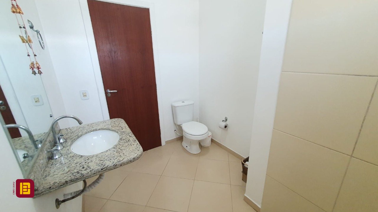 Casa com 141m², 4 quartos (sendo 1 suíte), 2 garagens, no bairro Campeche em Florianópolis