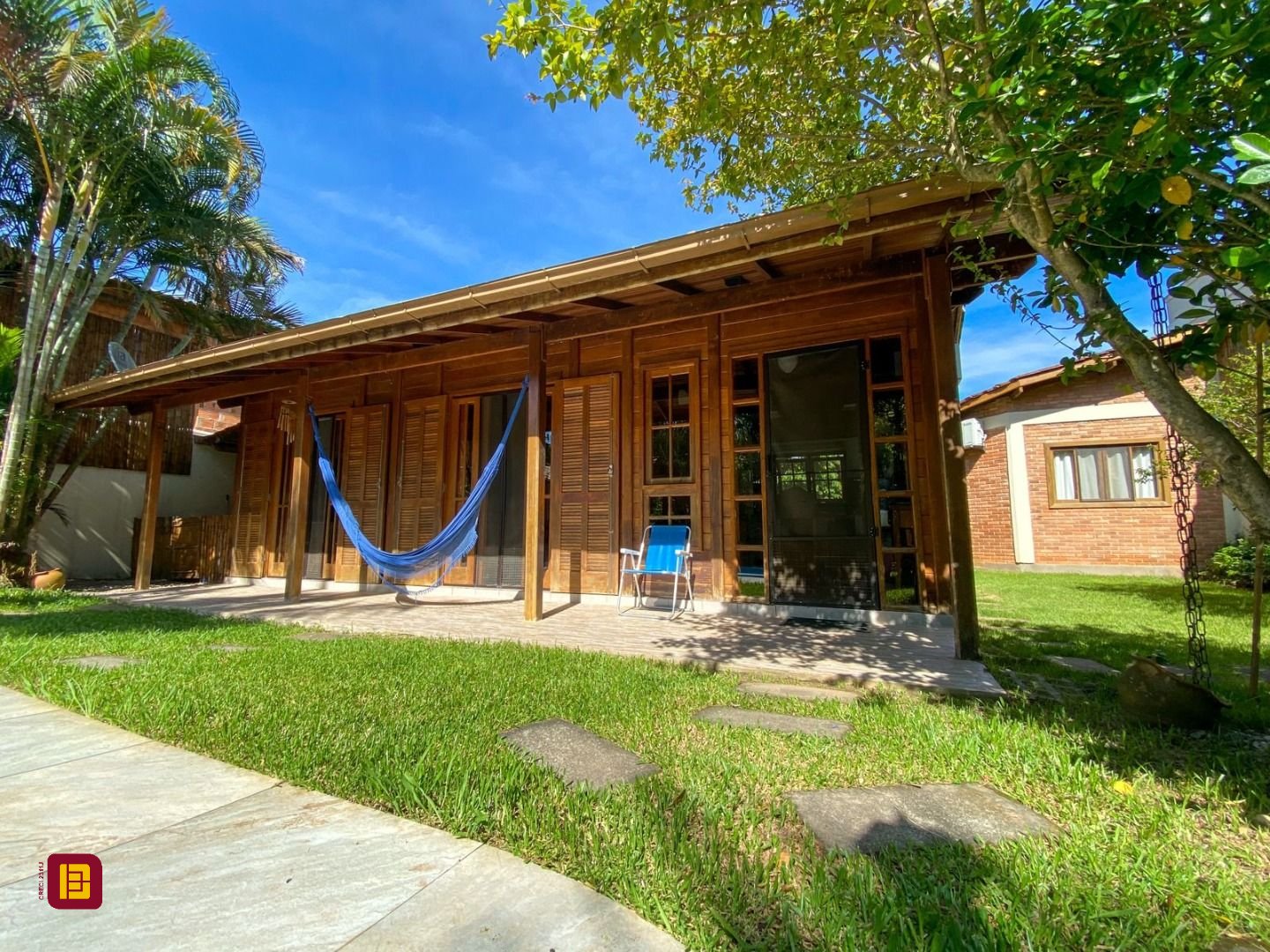 Casa com 210m², 4 quartos (sendo 1 suíte), 4 garagens, no bairro Ribeirão da Ilha em Florianópolis