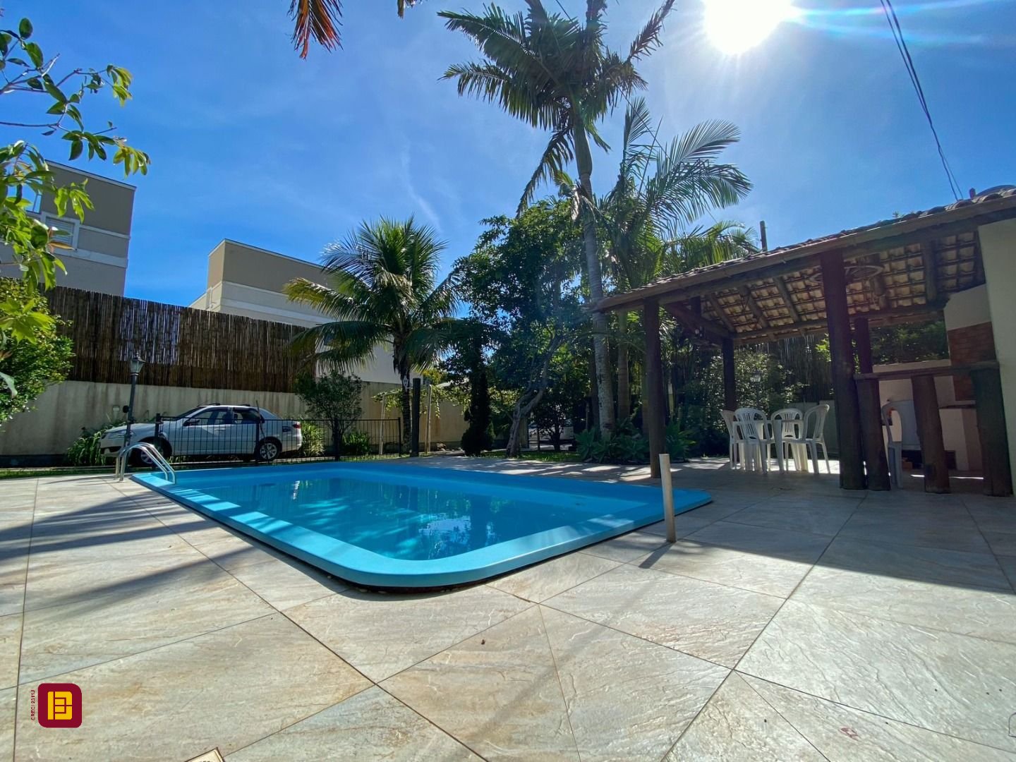 Casa com 210m², 4 quartos (sendo 1 suíte), 4 garagens, no bairro Ribeirão da Ilha em Florianópolis