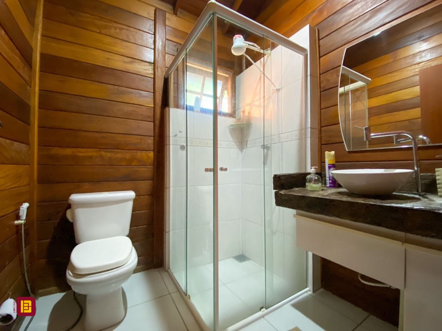 Casa com 210m², 4 quartos (sendo 1 suíte), 4 garagens, no bairro Ribeirão da Ilha em Florianópolis