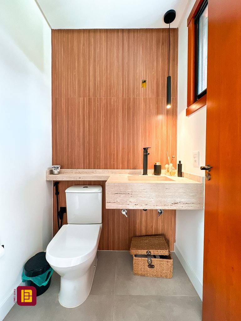 Casa com 530m², 4 quartos (sendo 4 suítes), 4 garagens, no bairro Novo Campeche em Florianópolis