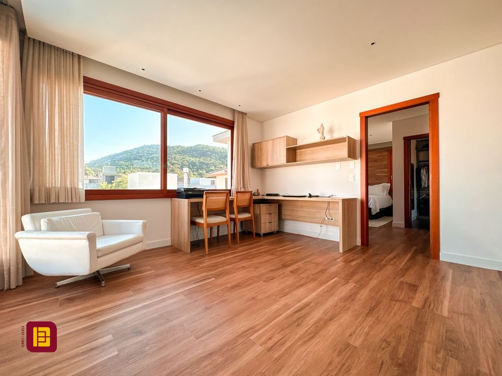 Casa com 530m², 4 quartos (sendo 4 suítes), 4 garagens, no bairro Novo Campeche em Florianópolis