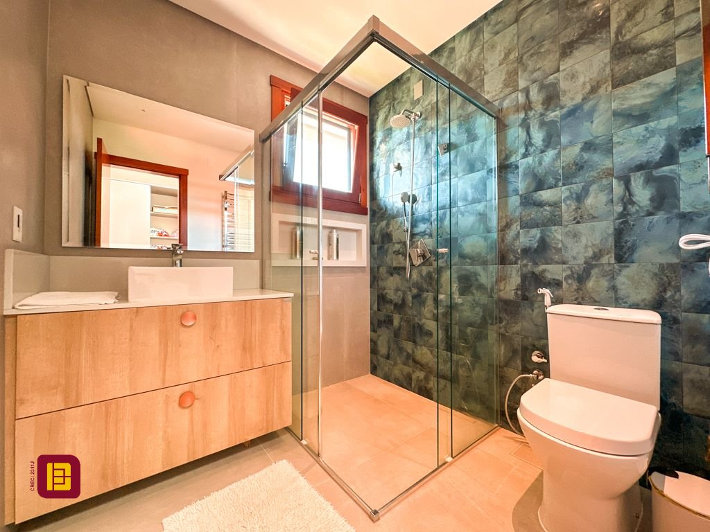 Casa com 530m², 4 quartos (sendo 4 suítes), 4 garagens, no bairro Novo Campeche em Florianópolis