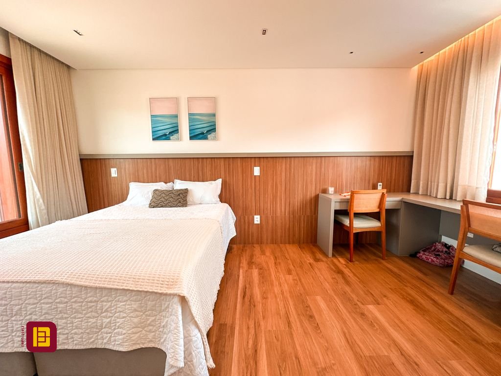 Casa com 530m², 4 quartos (sendo 4 suítes), 4 garagens, no bairro Novo Campeche em Florianópolis