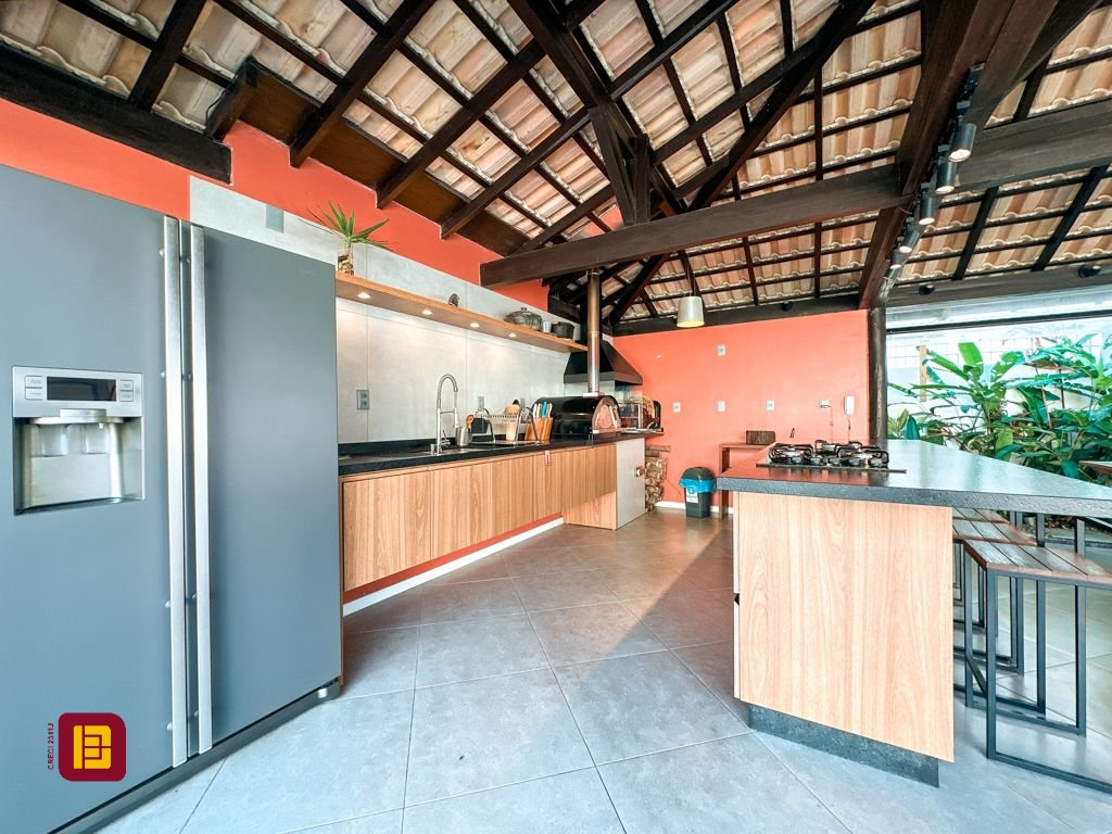 Casa com 530m², 4 quartos (sendo 4 suítes), 4 garagens, no bairro Novo Campeche em Florianópolis