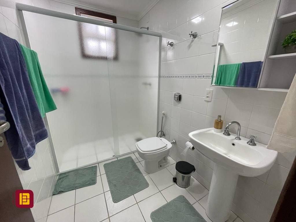 Casa com 272m², 10 quartos (sendo 5 suítes), 3 garagens, no bairro Morro das Pedras em Florianópolis