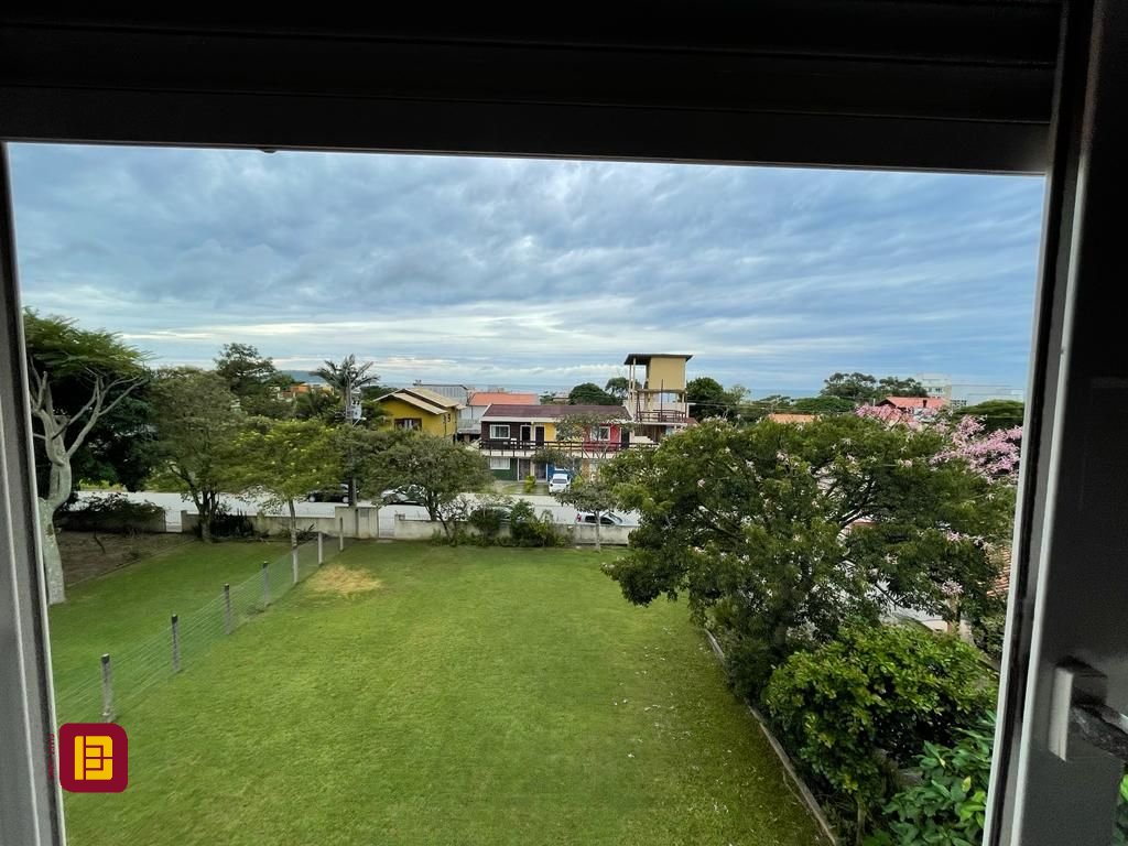Casa com 272m², 10 quartos (sendo 5 suítes), 3 garagens, no bairro Morro das Pedras em Florianópolis