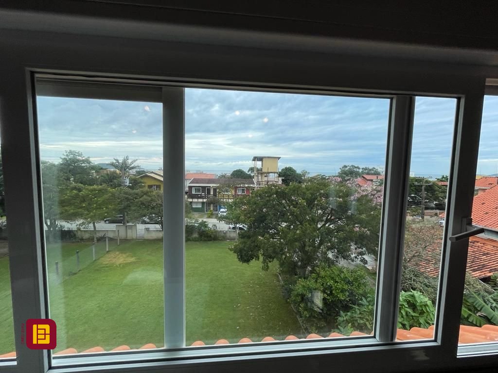 Casa com 272m², 10 quartos (sendo 5 suítes), 3 garagens, no bairro Morro das Pedras em Florianópolis