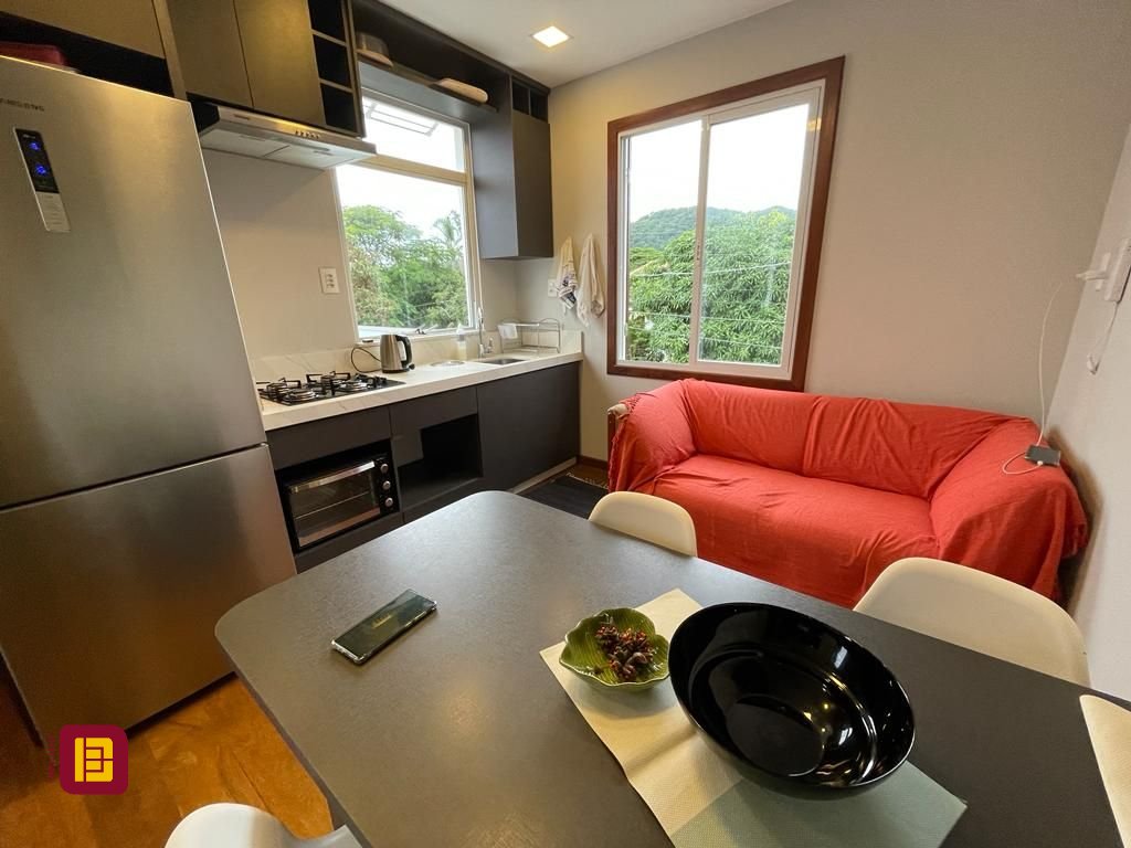 Casa com 272m², 10 quartos (sendo 5 suítes), 3 garagens, no bairro Morro das Pedras em Florianópolis
