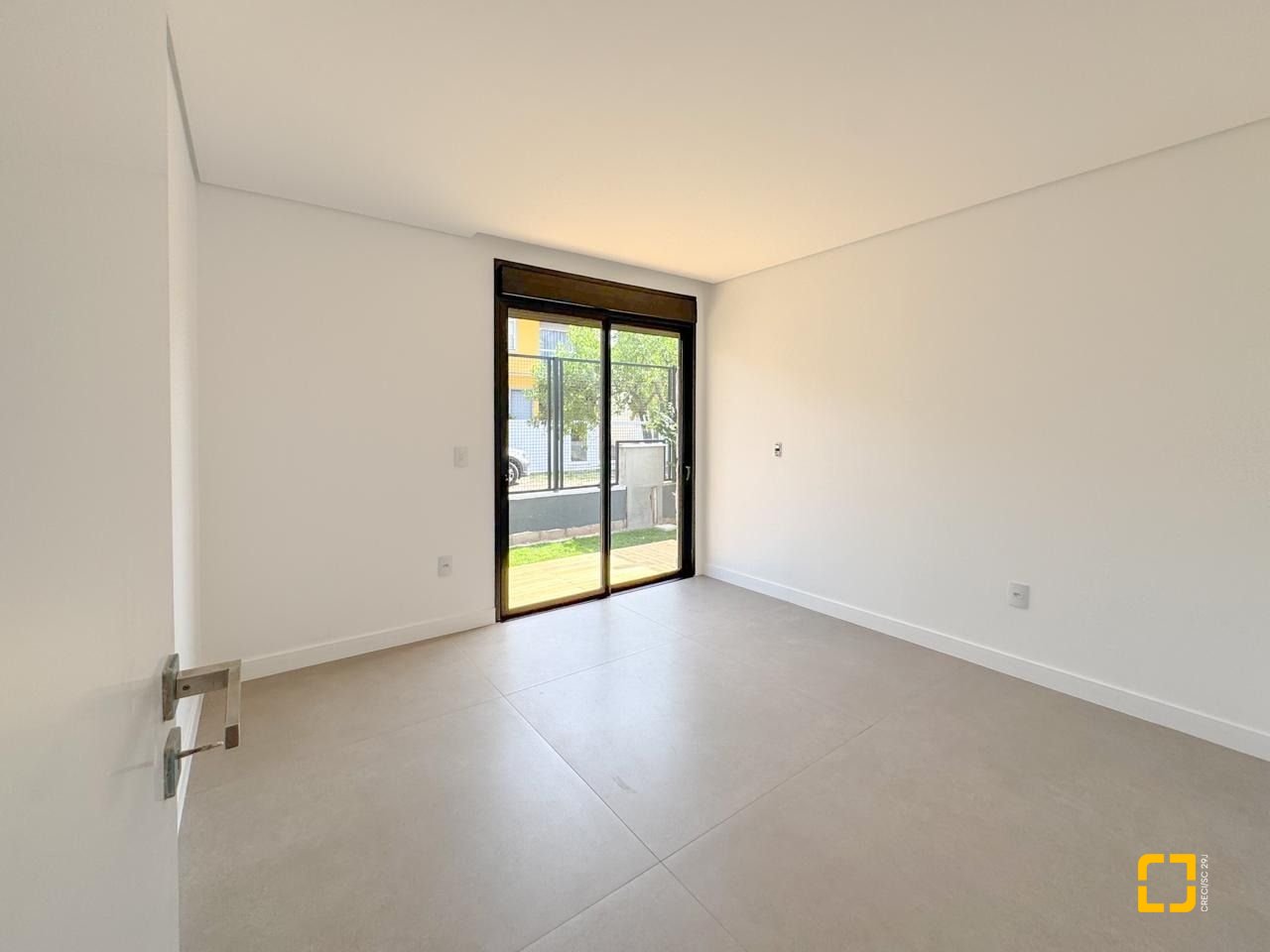 Casa com 333m², 7 quartos (sendo 3 suítes), 2 garagens, no bairro Campeche em Florianópolis