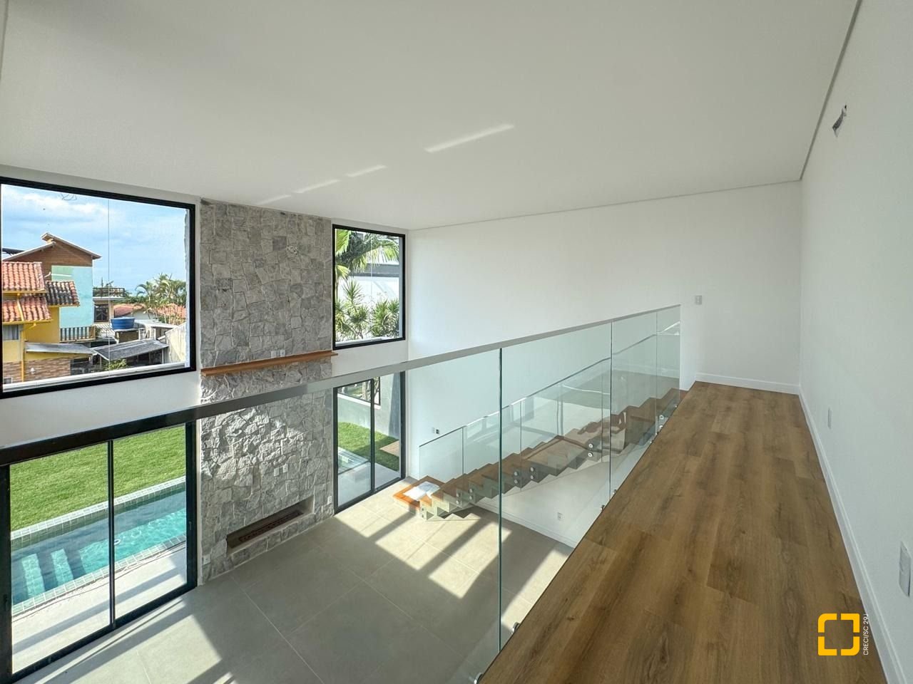 Casa com 333m², 7 quartos (sendo 3 suítes), 2 garagens, no bairro Campeche em Florianópolis