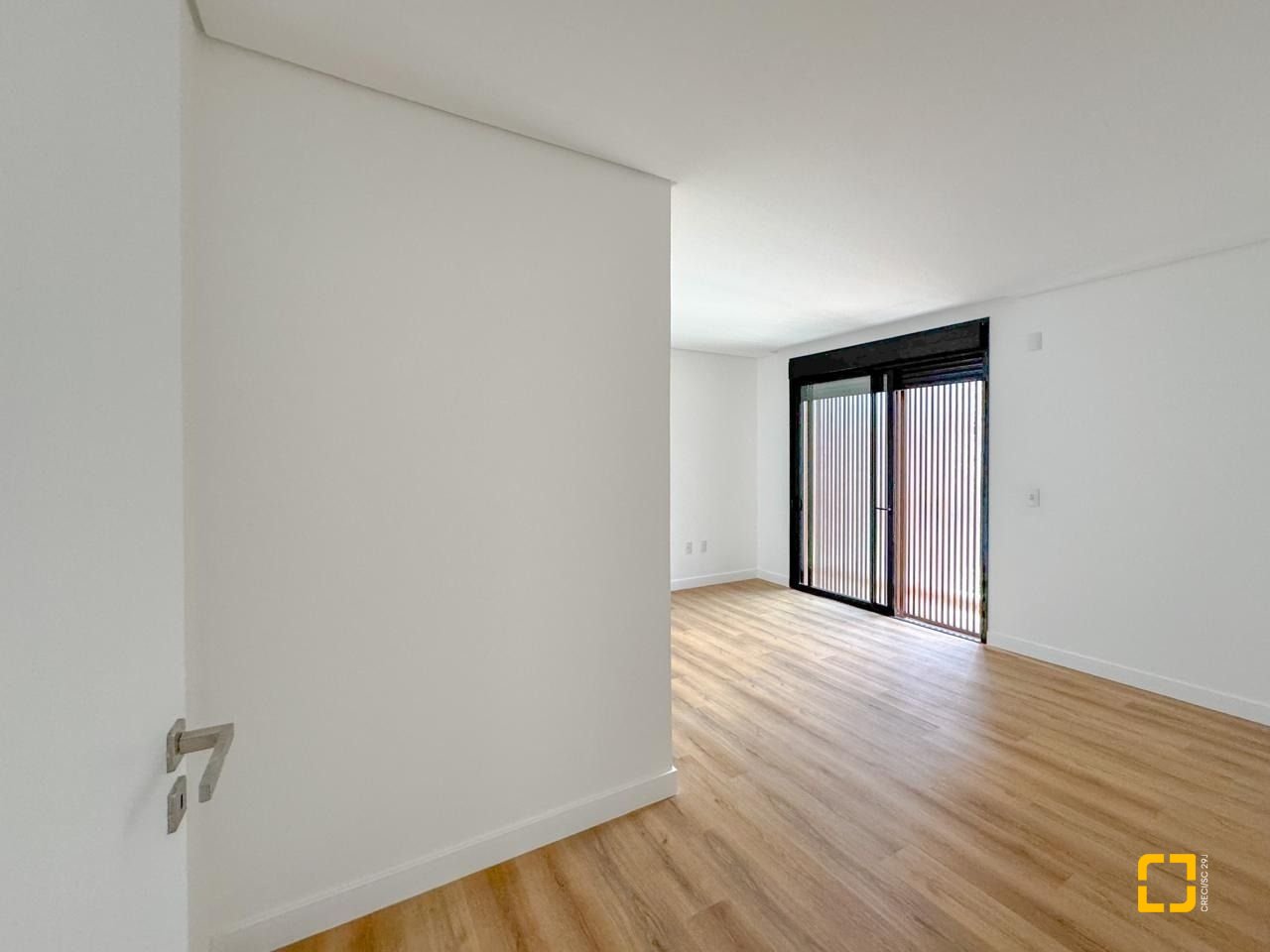 Casa com 333m², 7 quartos (sendo 3 suítes), 2 garagens, no bairro Campeche em Florianópolis