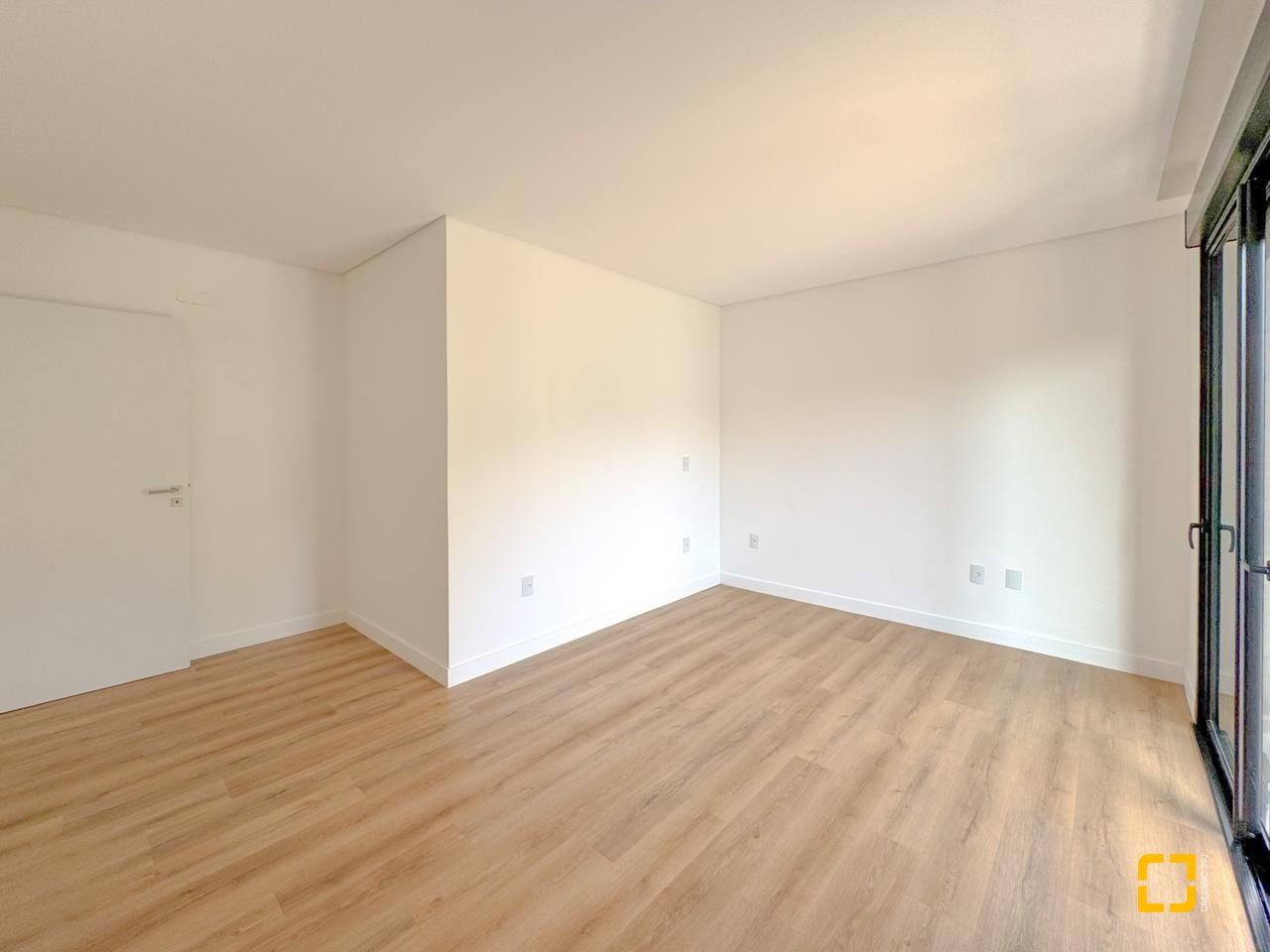 Casa com 333m², 7 quartos (sendo 3 suítes), 2 garagens, no bairro Campeche em Florianópolis