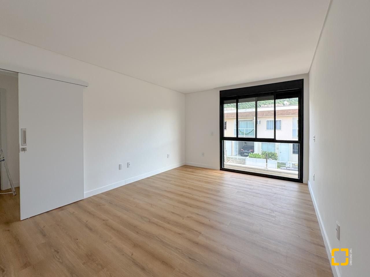 Casa com 333m², 7 quartos (sendo 3 suítes), 2 garagens, no bairro Campeche em Florianópolis