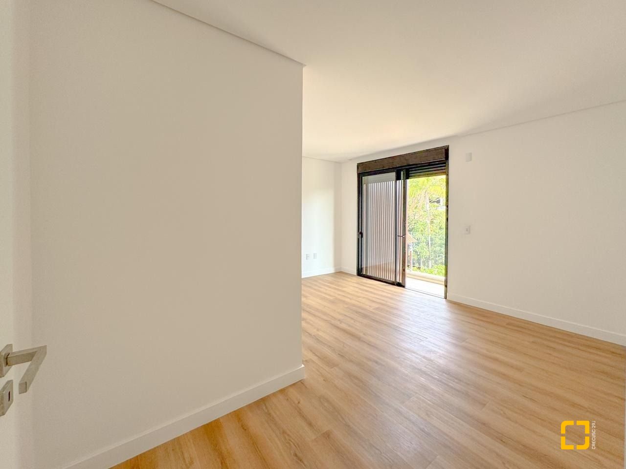 Casa com 333m², 7 quartos (sendo 3 suítes), 2 garagens, no bairro Campeche em Florianópolis