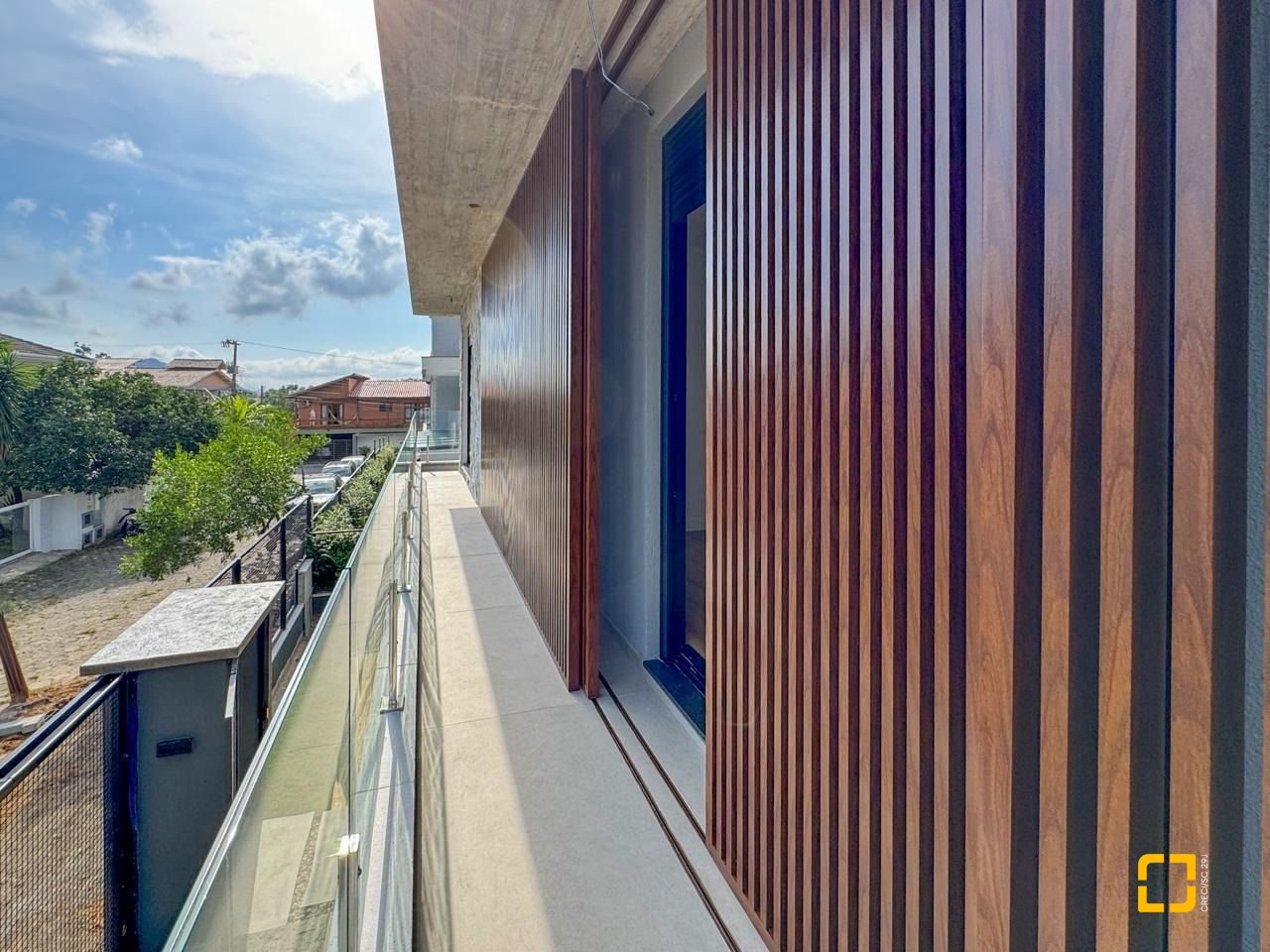 Casa com 333m², 7 quartos (sendo 3 suítes), 2 garagens, no bairro Campeche em Florianópolis