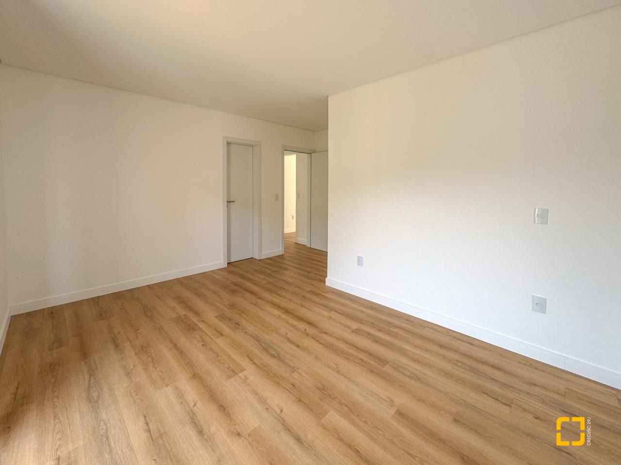 Casa com 333m², 7 quartos (sendo 3 suítes), 2 garagens, no bairro Campeche em Florianópolis