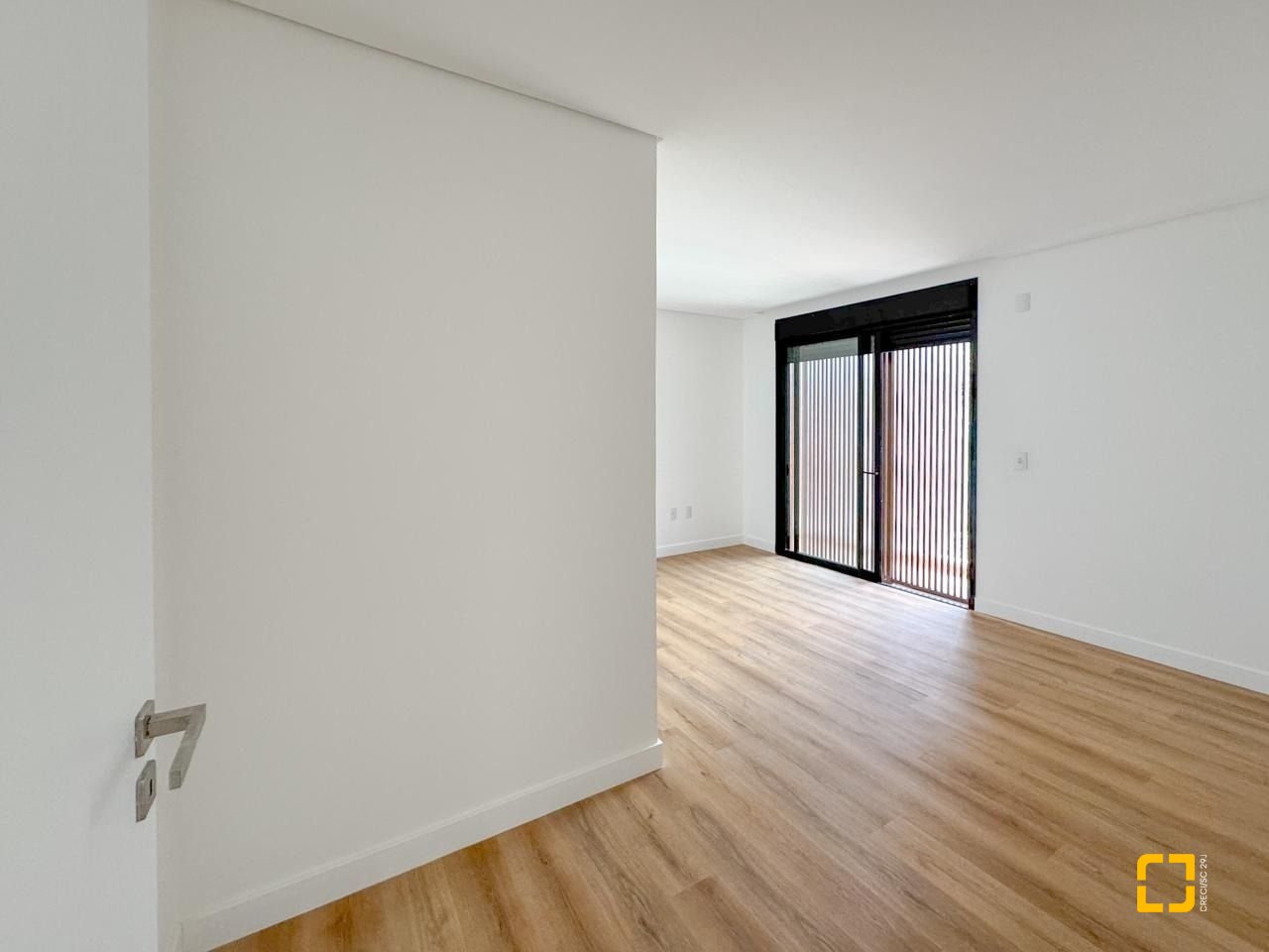 Casa com 333m², 7 quartos (sendo 3 suítes), 2 garagens, no bairro Campeche em Florianópolis