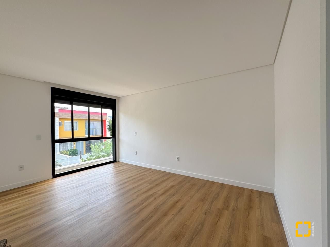 Casa com 333m², 7 quartos (sendo 3 suítes), 2 garagens, no bairro Campeche em Florianópolis