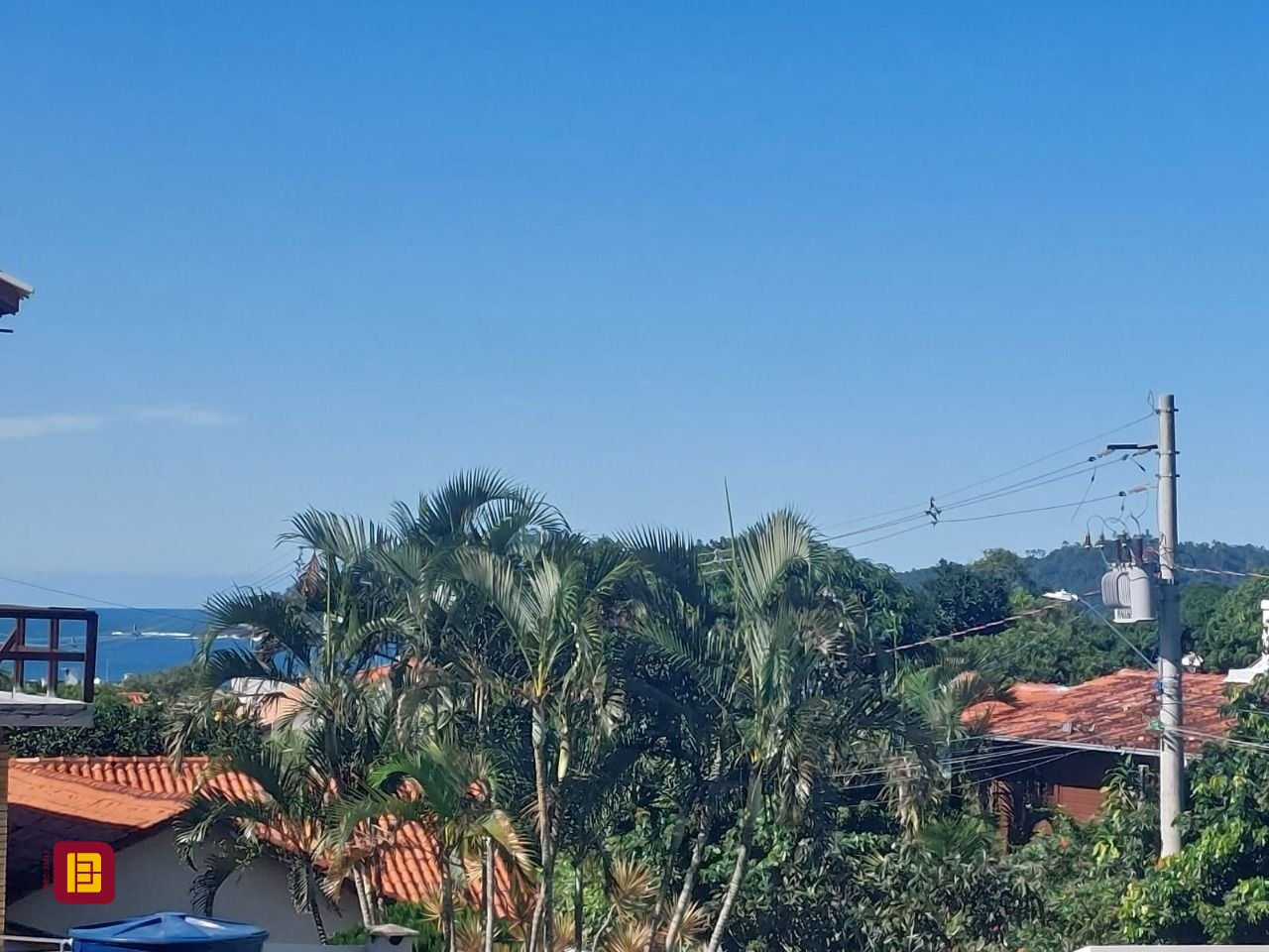 Casa com 333m², 7 quartos (sendo 3 suítes), 2 garagens, no bairro Campeche em Florianópolis
