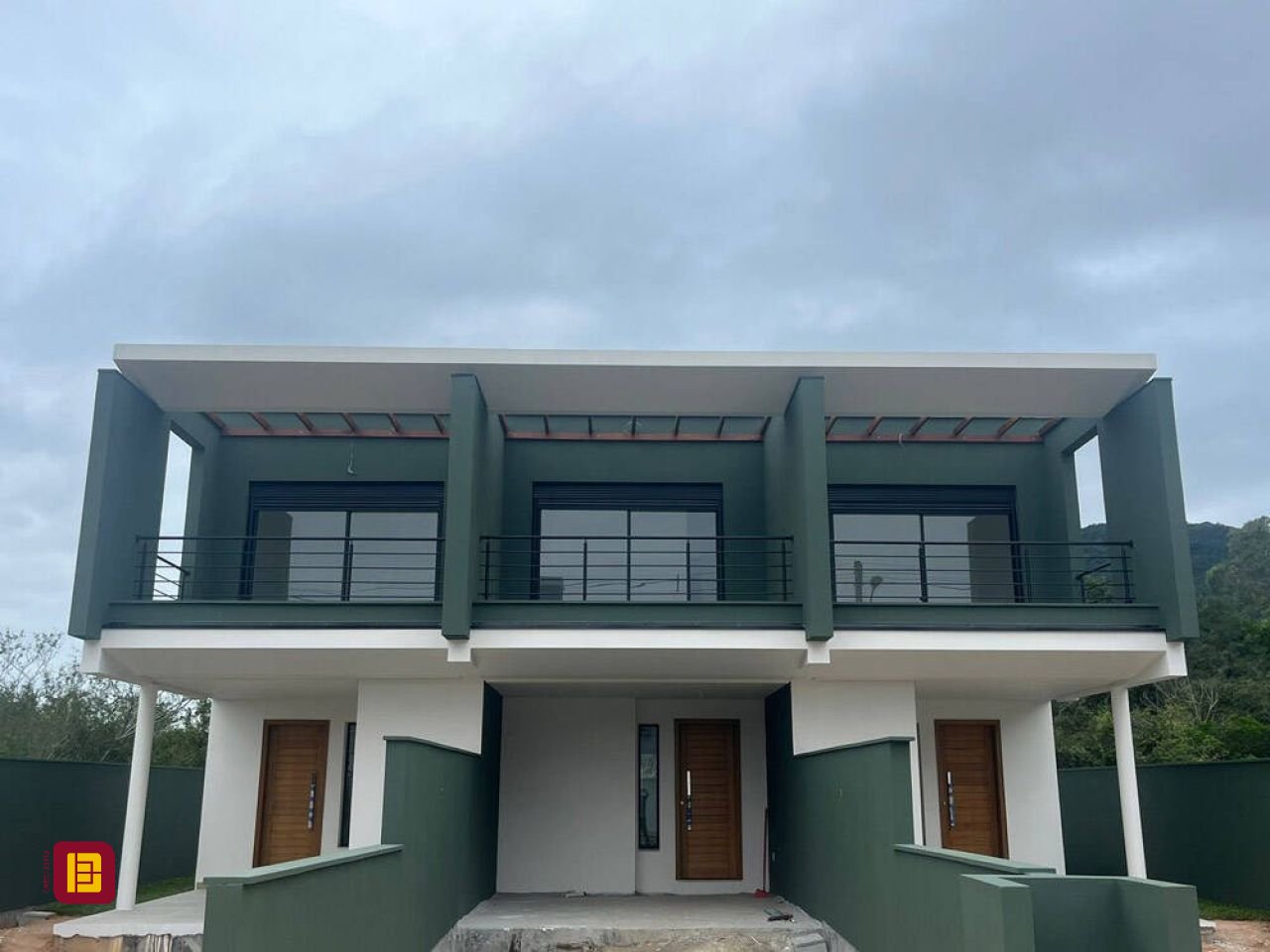 Casa com 154m², 4 quartos (sendo 1 suíte), 2 garagens, no bairro Ribeirão da Ilha em Florianópolis